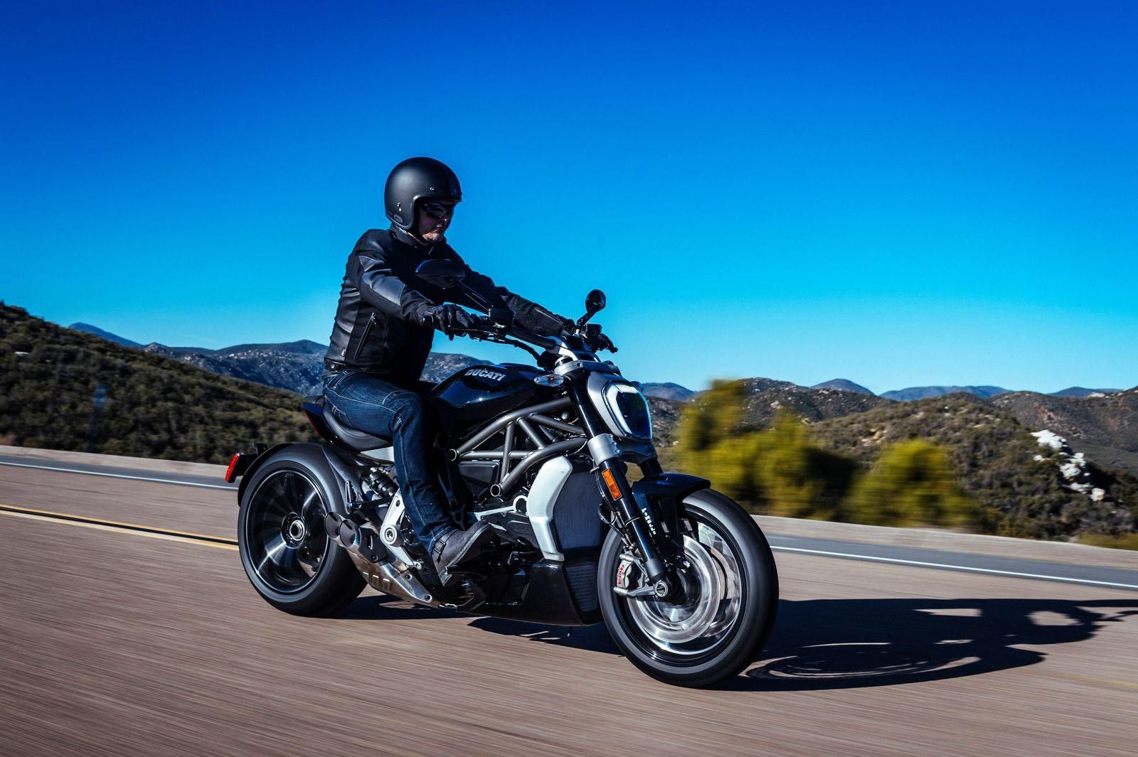 Ducati Diavel с пассажиром