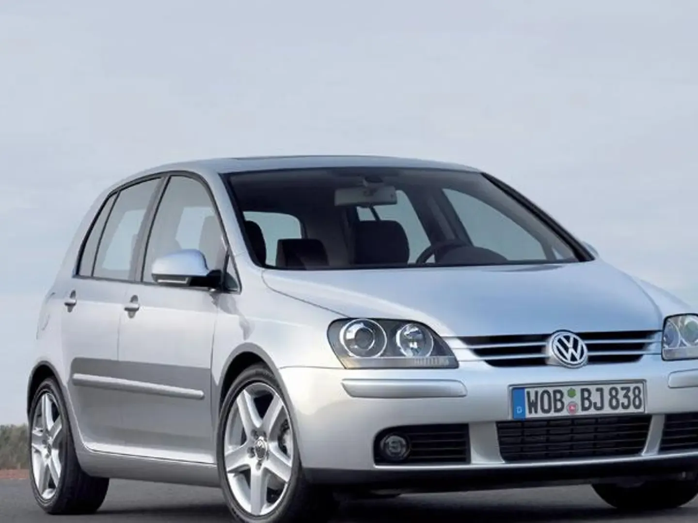 Volkswagen 2005. Фольксваген гольф 2005 года.