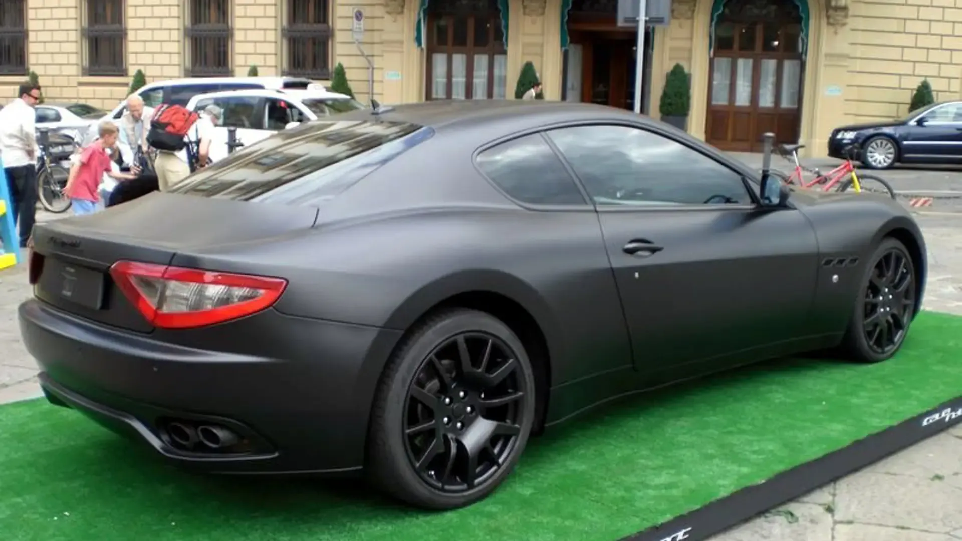 Цвет черный мат. Maserati GRANTURISMO Black Matte. Серый матовый Мазерати.