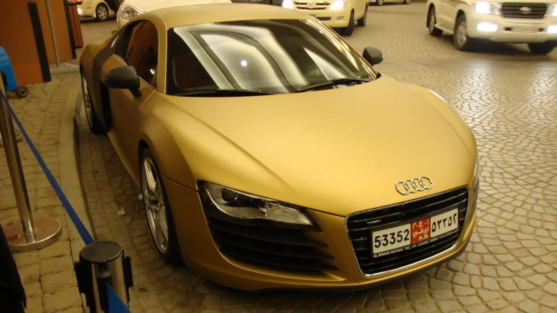 Audi r8 Gold