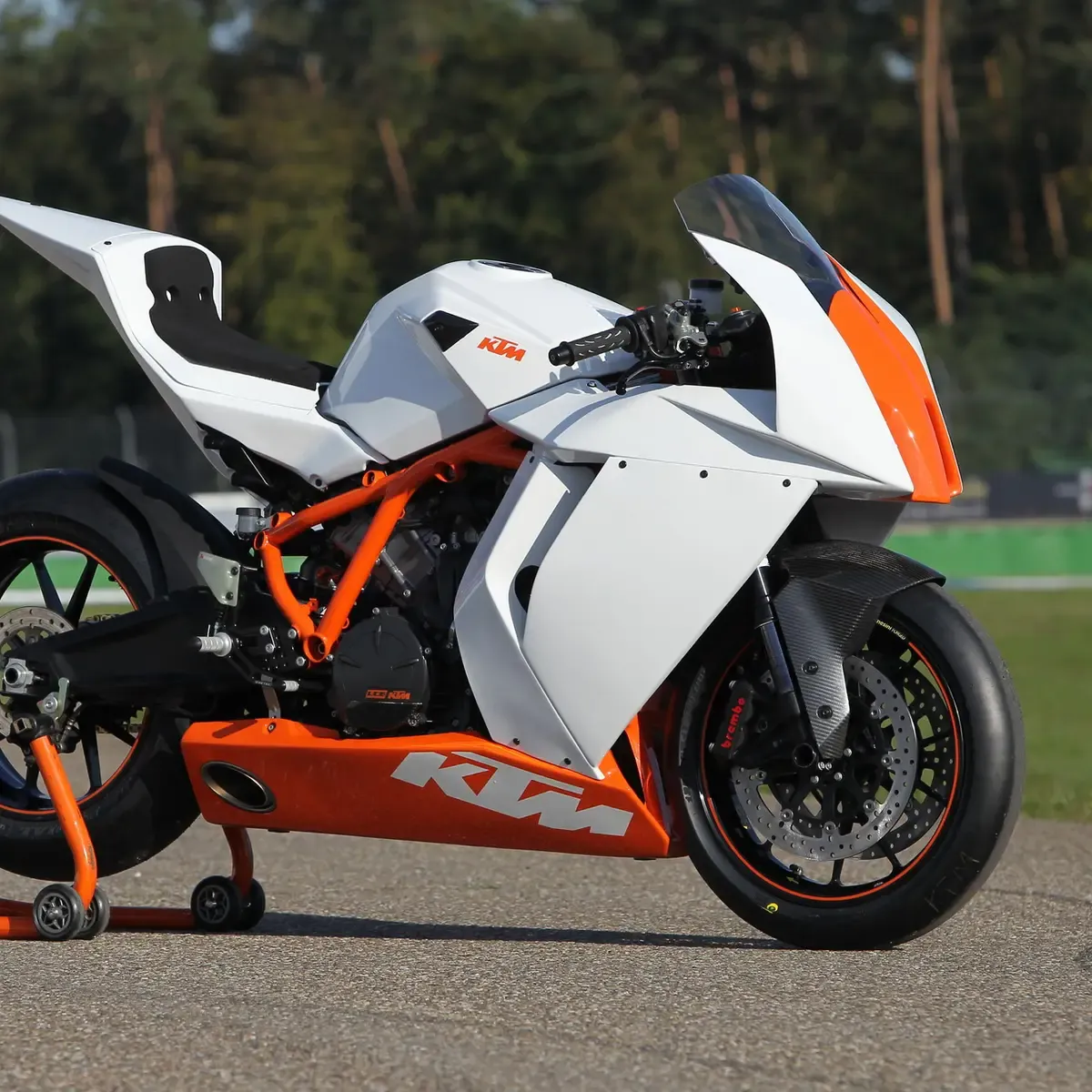 KTM r8