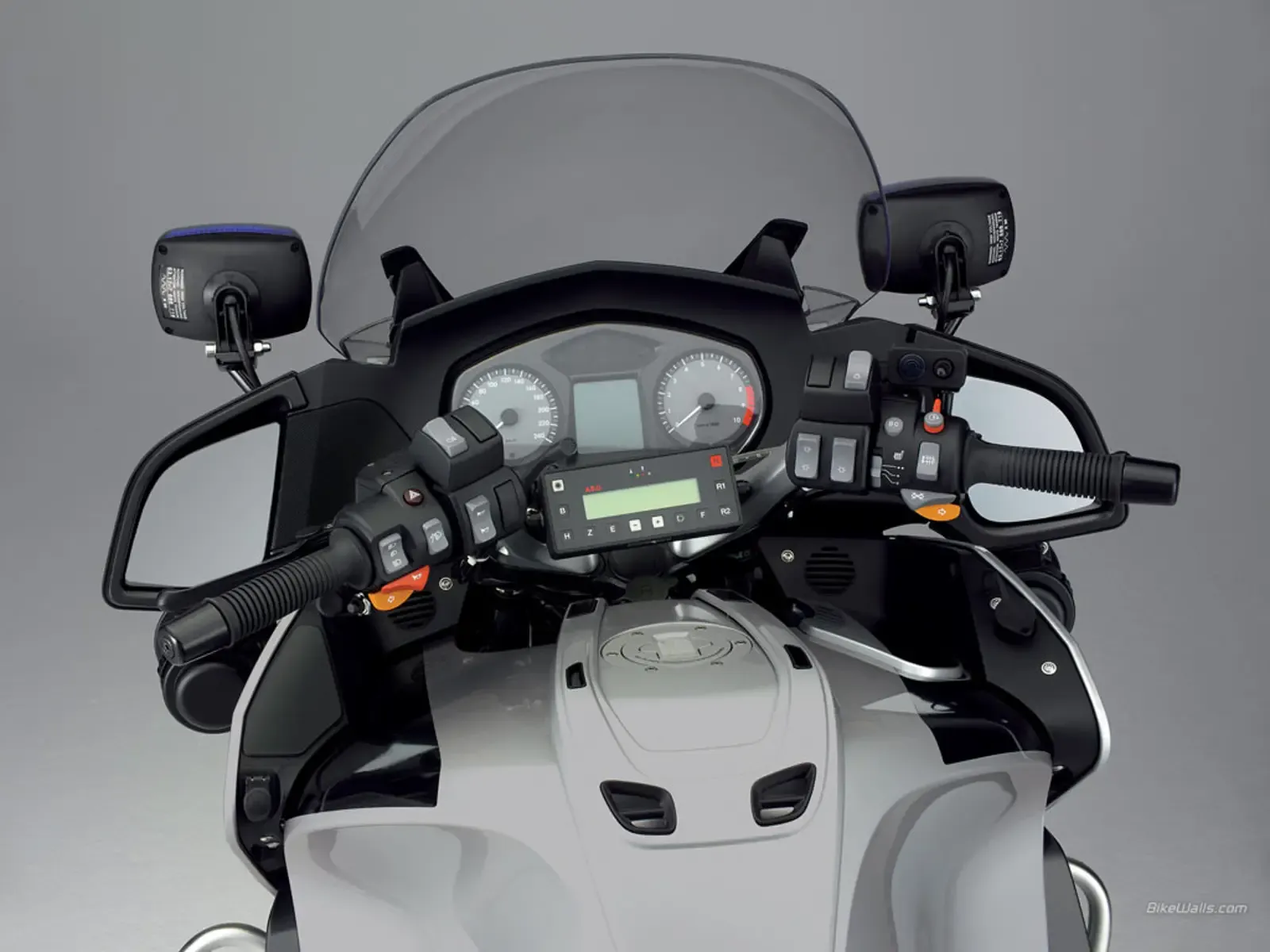 Rt r 1. BMW r1150rt руль. Приборная панель BMW r1200rt. R1150rt приборная панель. BMW R 1150 приборка.