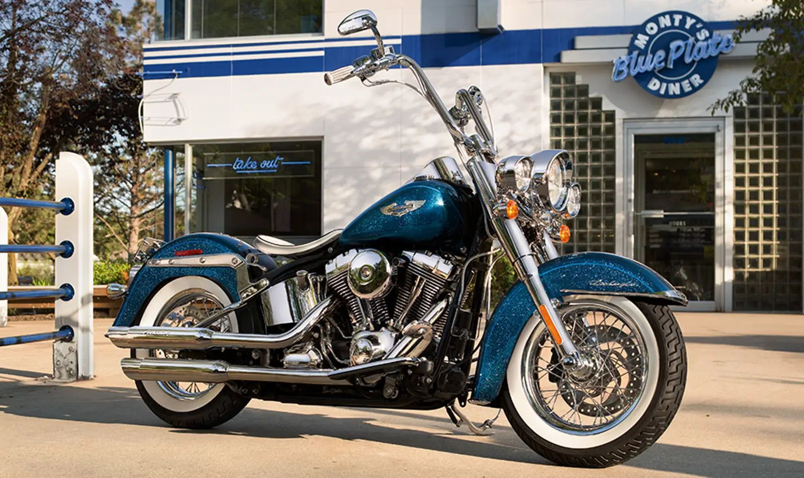 Харлей дэвидсон делюкс. Harley-davidson flstn softail deluxe. Harley davidson softail deluxe 2019. Softail deluxe 2021. Мотоцикл harley davidson softail.