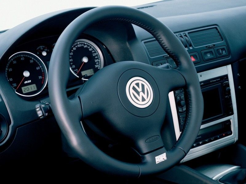 2005 Volkswagen Golf R32