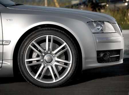 2006 Audi S8