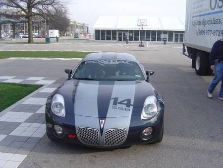 Pontiac Solstice Debuts in Road Racing