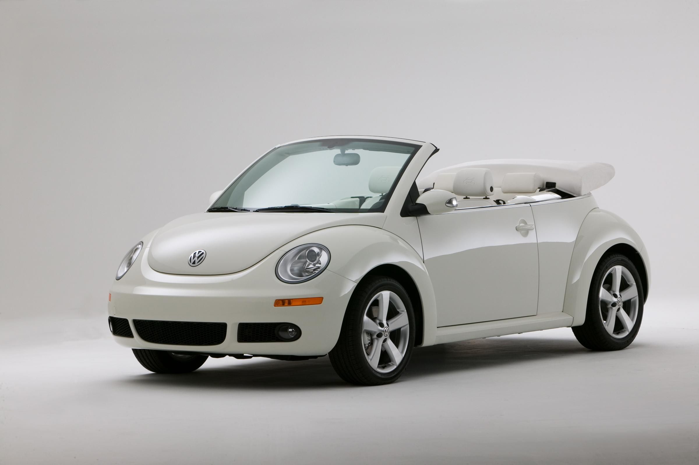 Volkswagen Triple White New Beetle