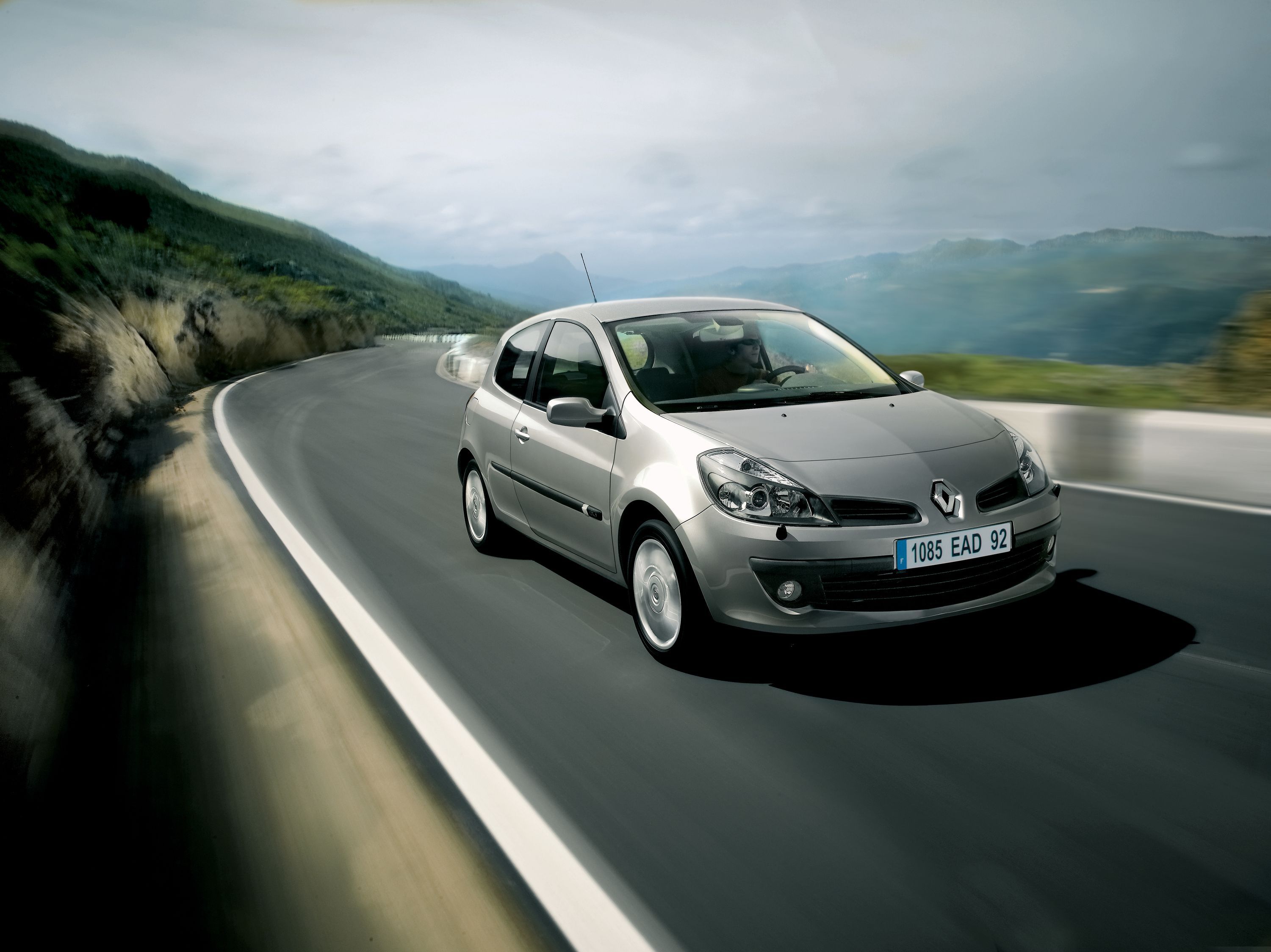 Clio III’s dynamic, positive handling contributes to ensuring outstanding driving pleasure.