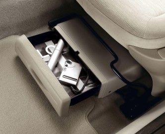 Clio III offers plenty of stowage space, including an optional drawer beneath the driver and