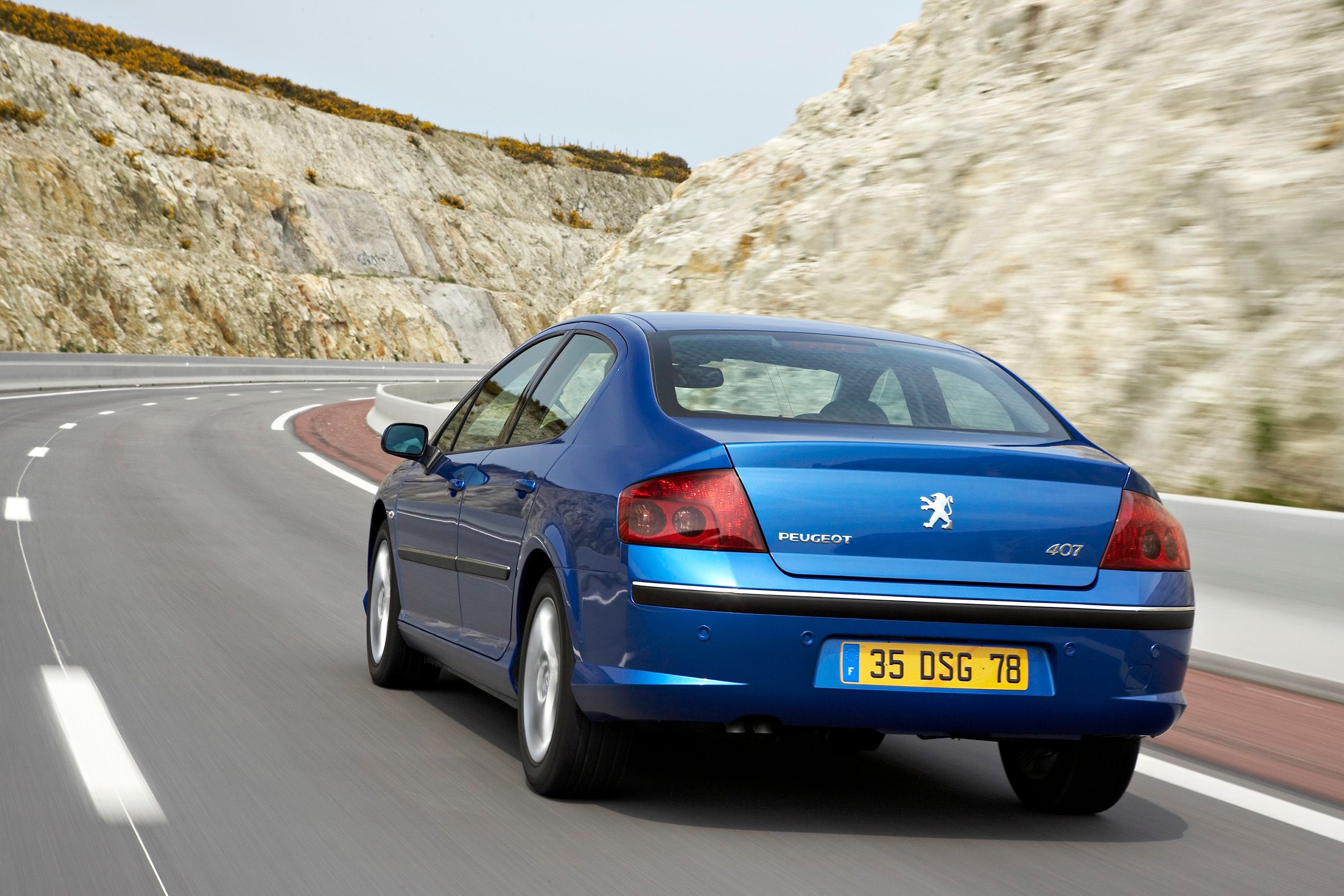 2006 Heuliez Peugeot 407 Macarena, a 4-door, 4-seater folding hardtop  convertible : r/WeirdWheels