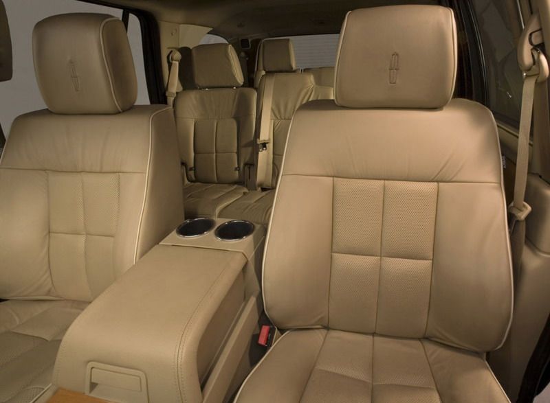 Lincoln Navigator’s seating offers premium luxury comfort in all three rows.