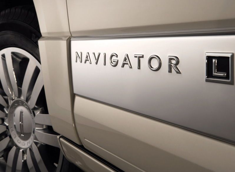 Lincoln Navigator is finely crafted, from the fit and finish of the chrome body molding to the elegant available 20-inch aluminum wheels.