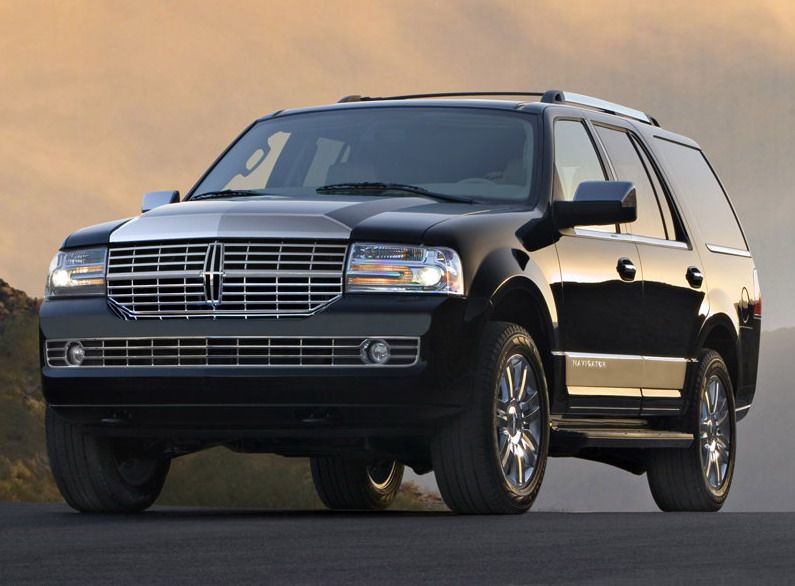 The 2007 Lincoln Navigator’s distinctive new design delivers American elegance.