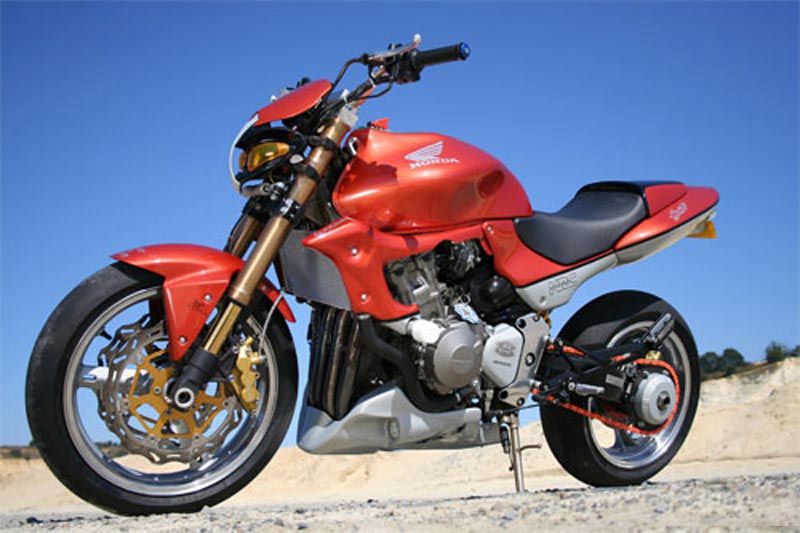 Honda CB 400 стритфайтер