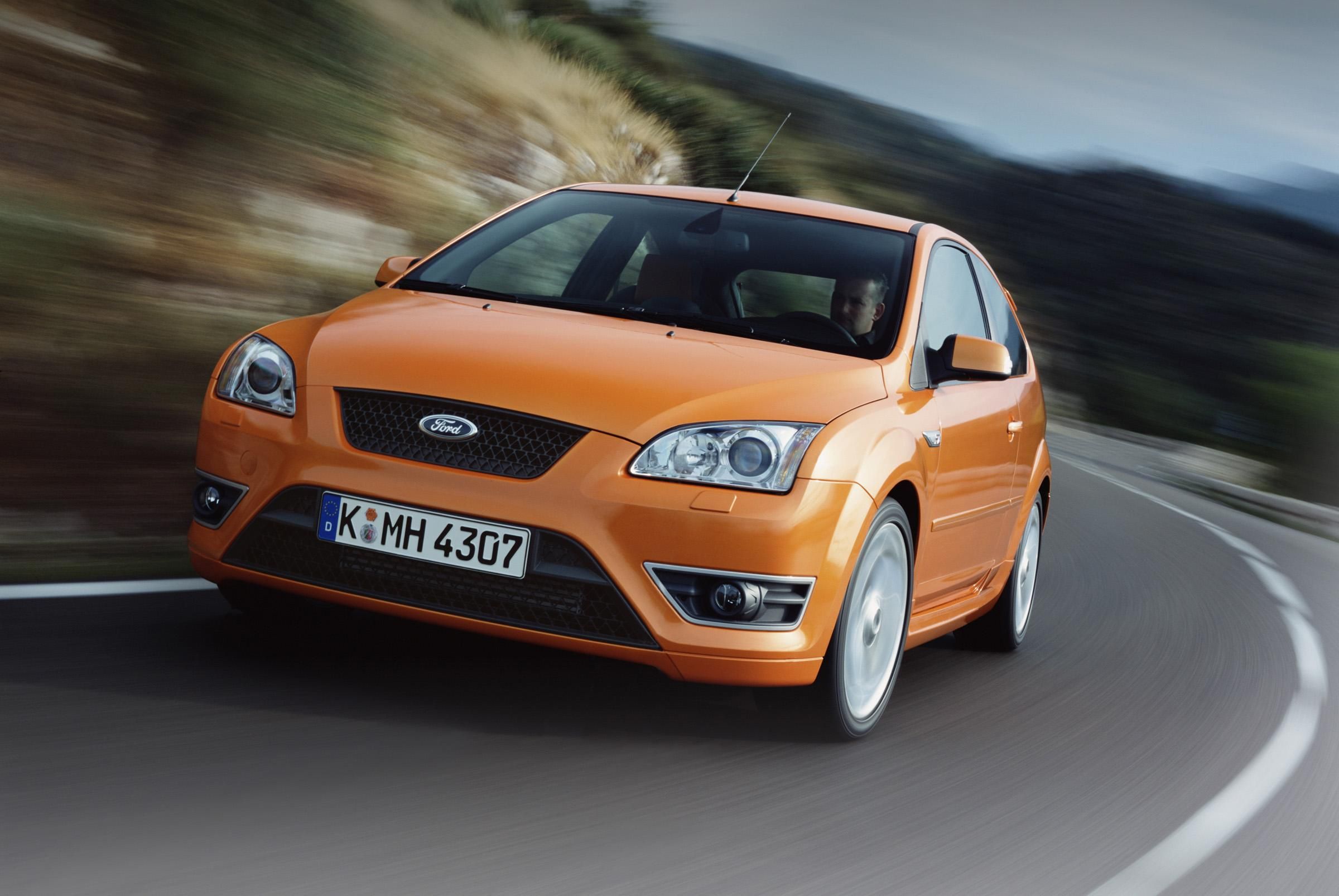 Ford Focus ST mk2 - low silver car with xenon and big rims