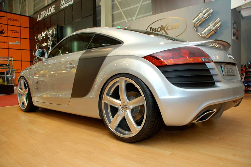 Audi TT in a R8 fur
