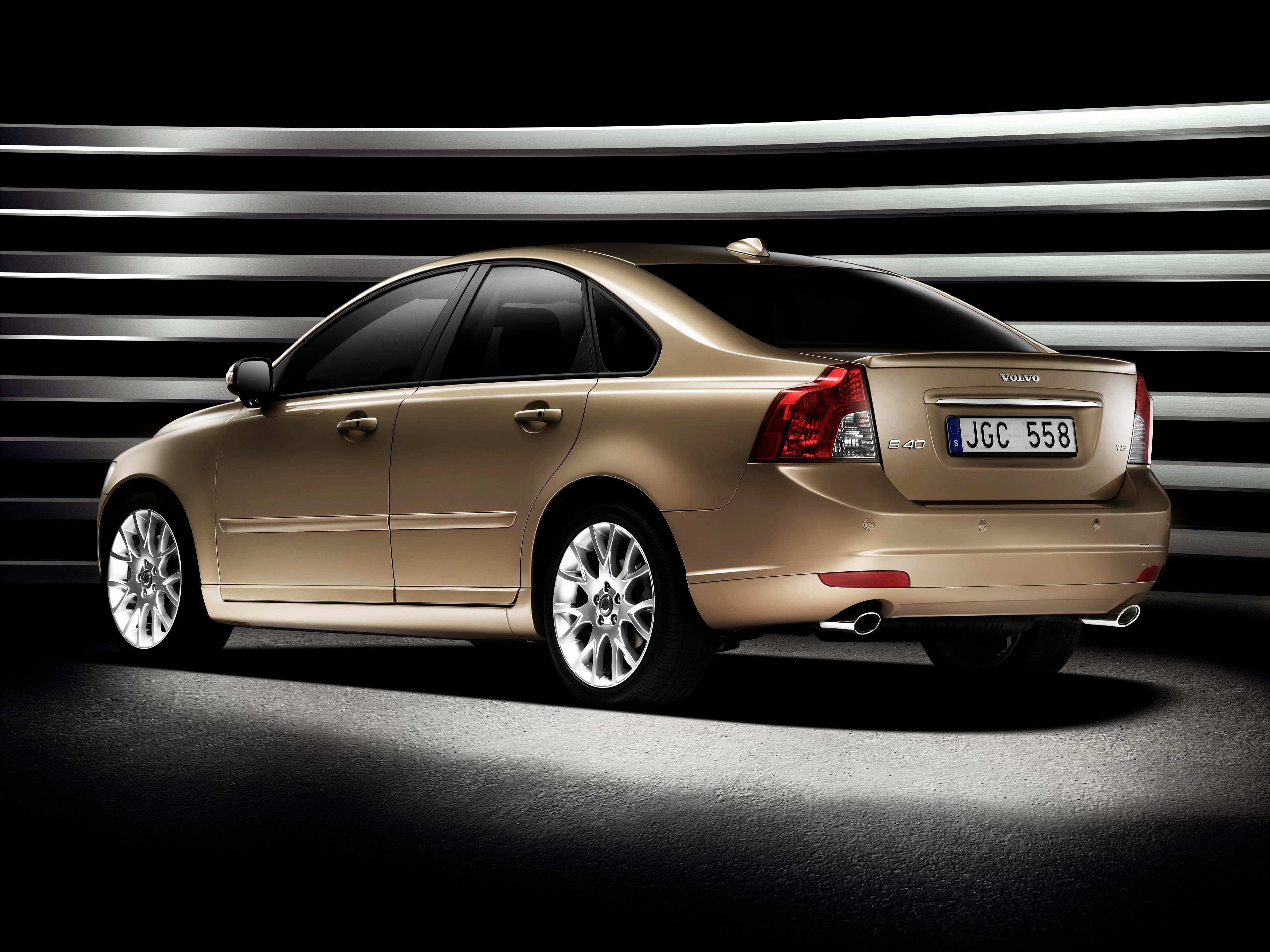 2007 Volvo S40 and V50