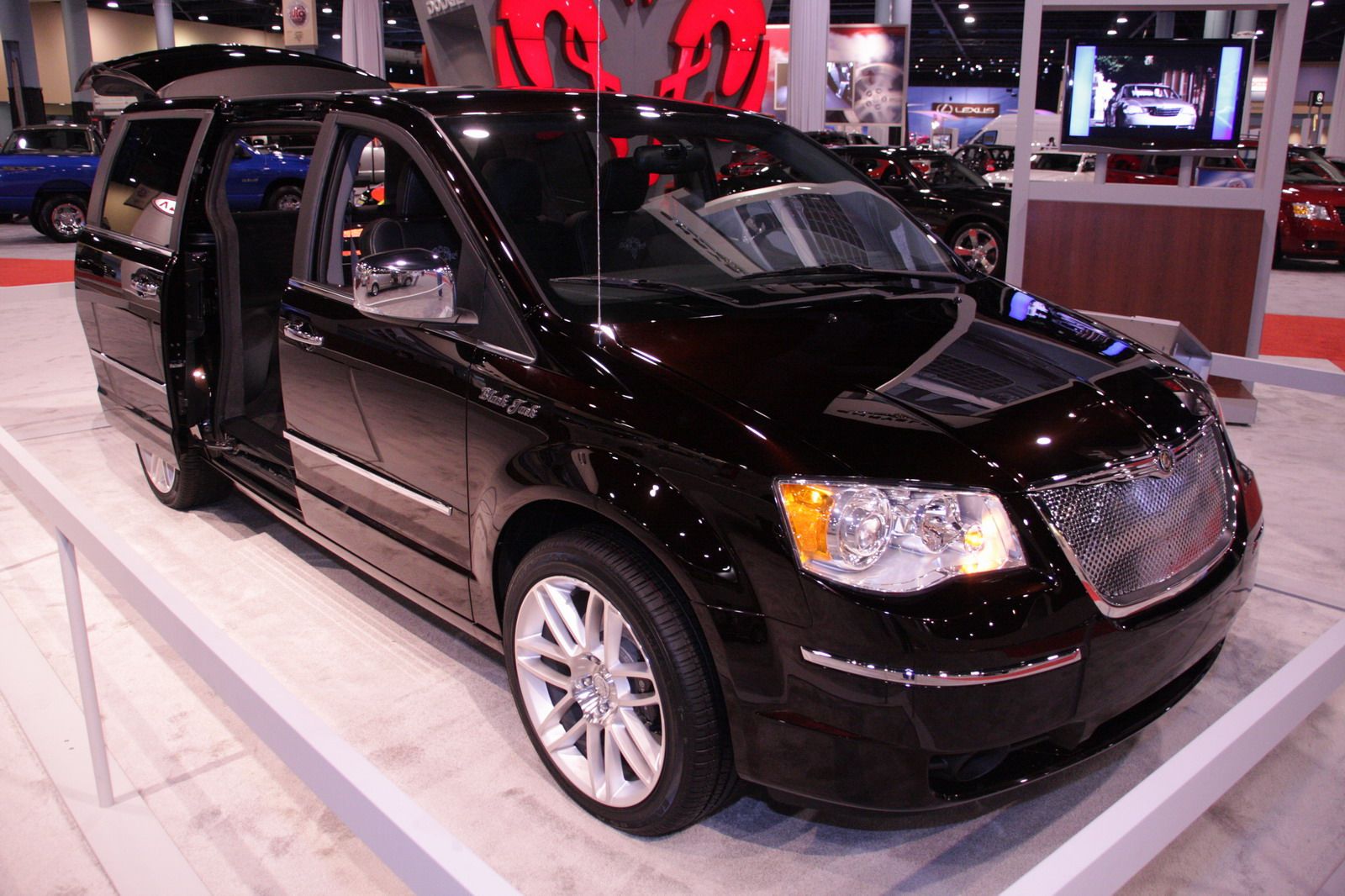 2008 Chrysler Town and Country Black Jack