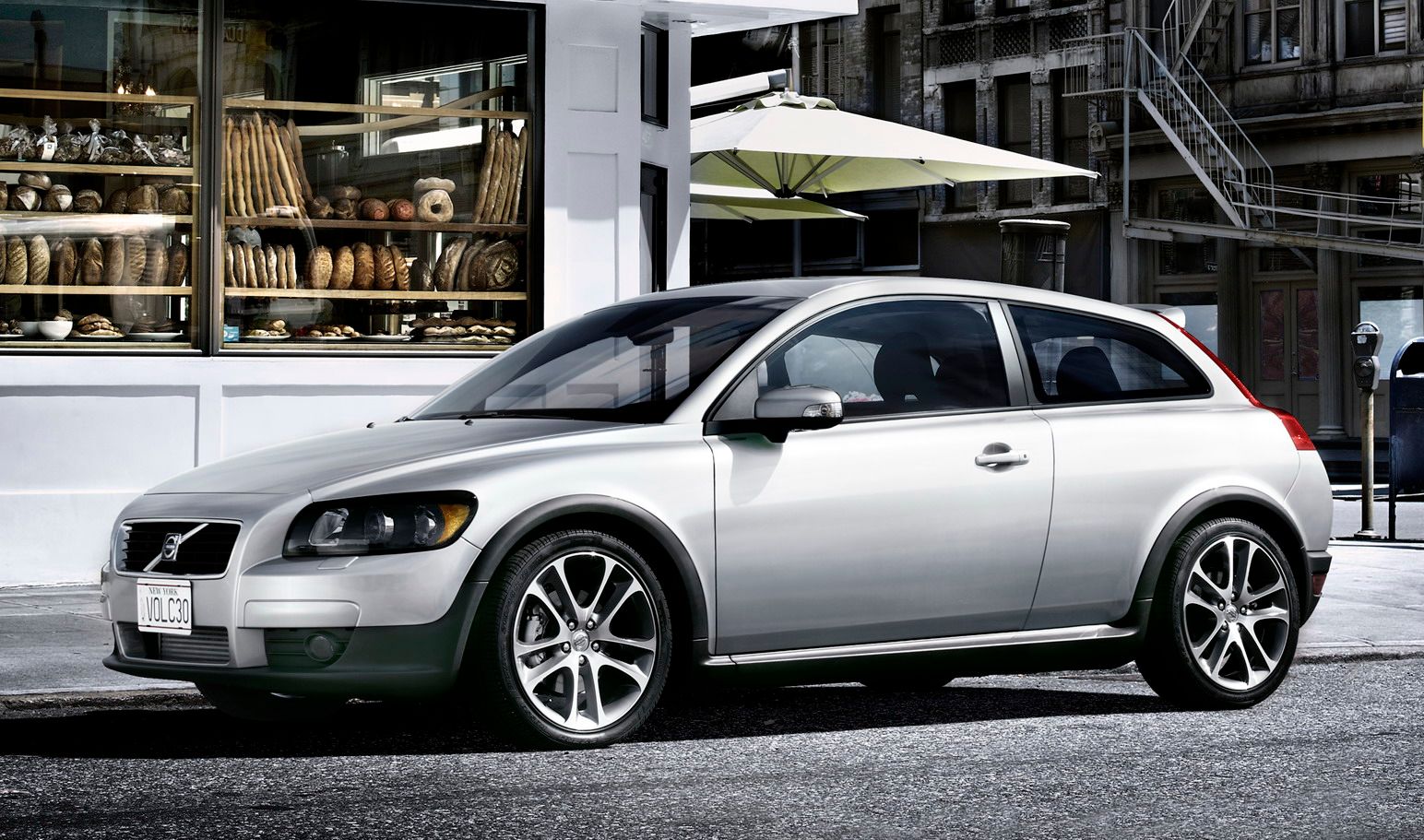 Volvo C30 - one of the main competitors of the 9-1