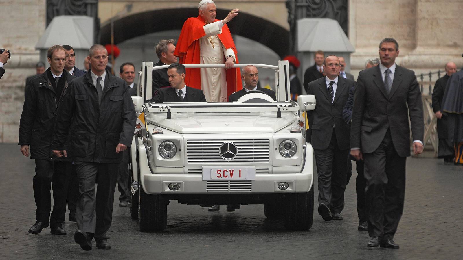 New Mercedes G-Class for the Pope