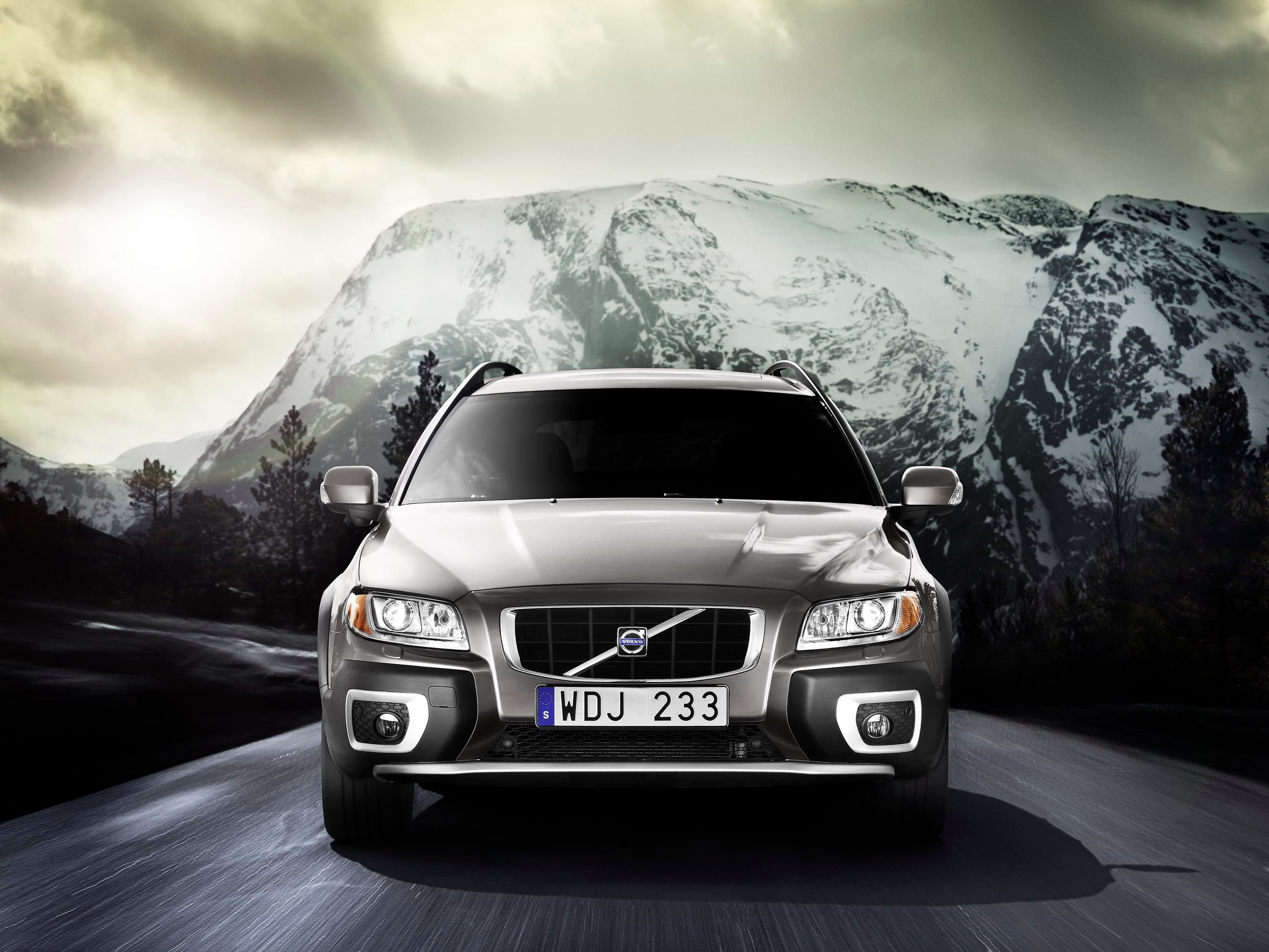 2008 Volvo XC70 and S80 Winter Edition