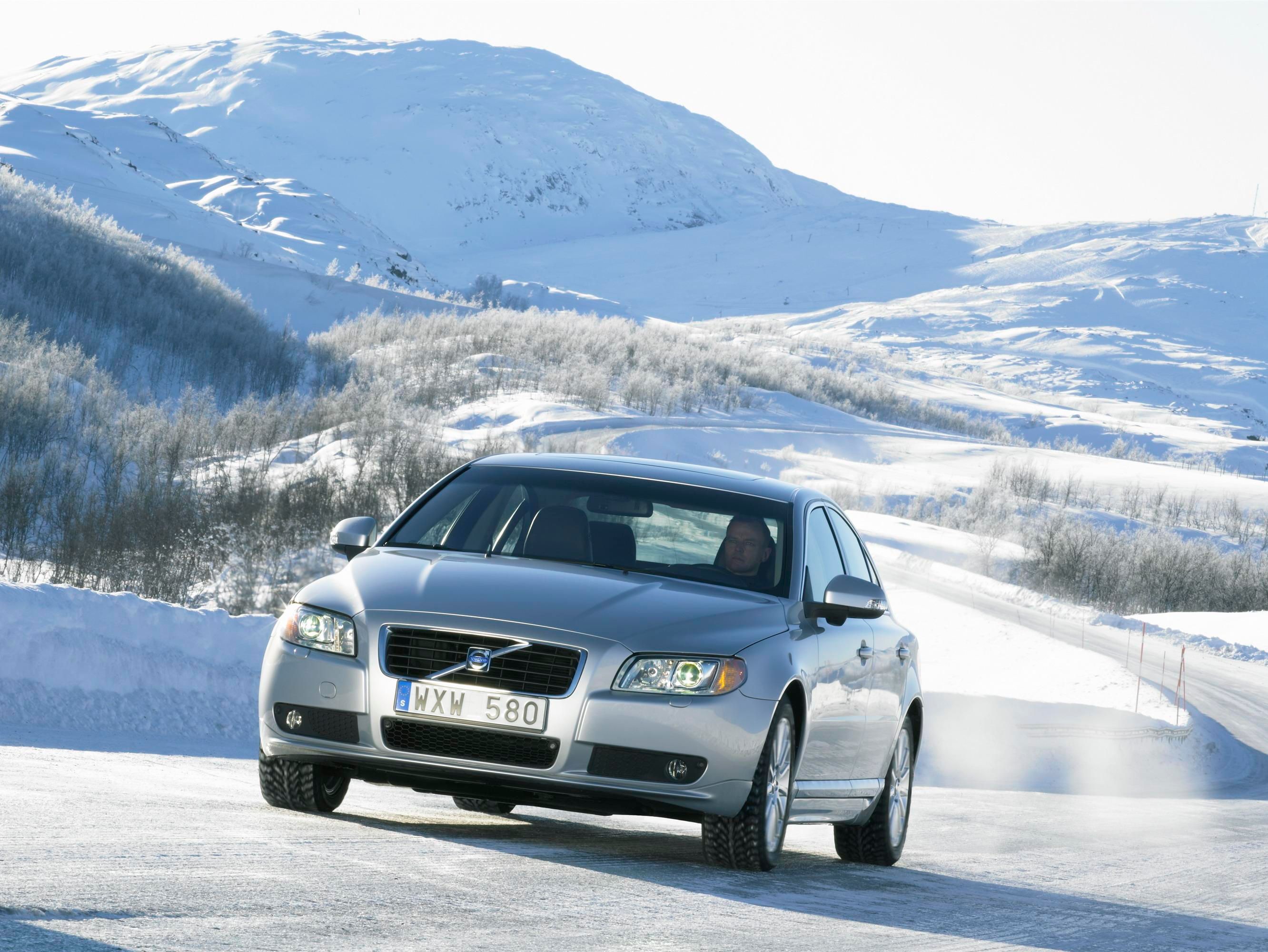 2008 Volvo XC70 and S80 Winter Edition