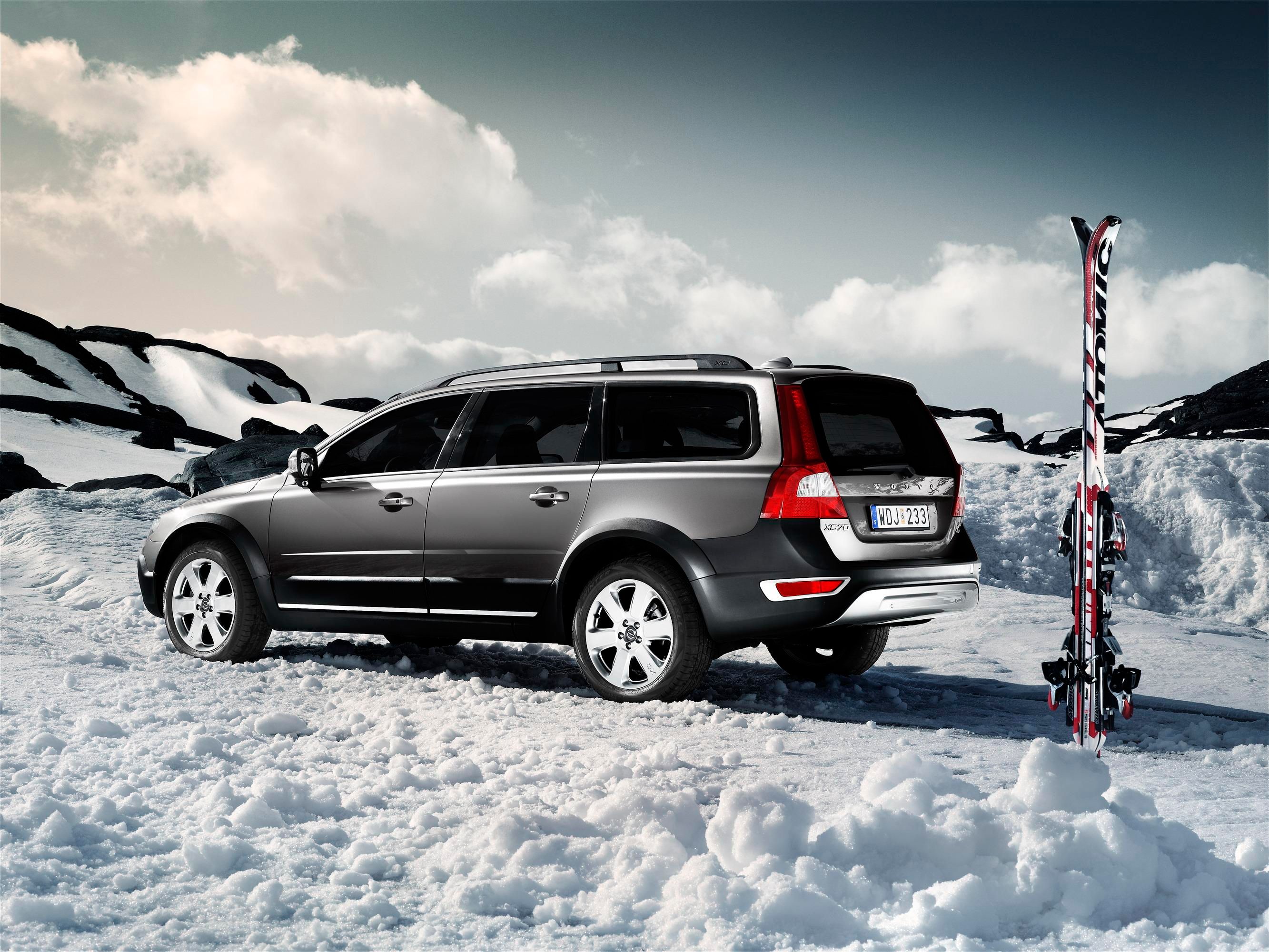 2008 Volvo XC70 and S80 Winter Edition