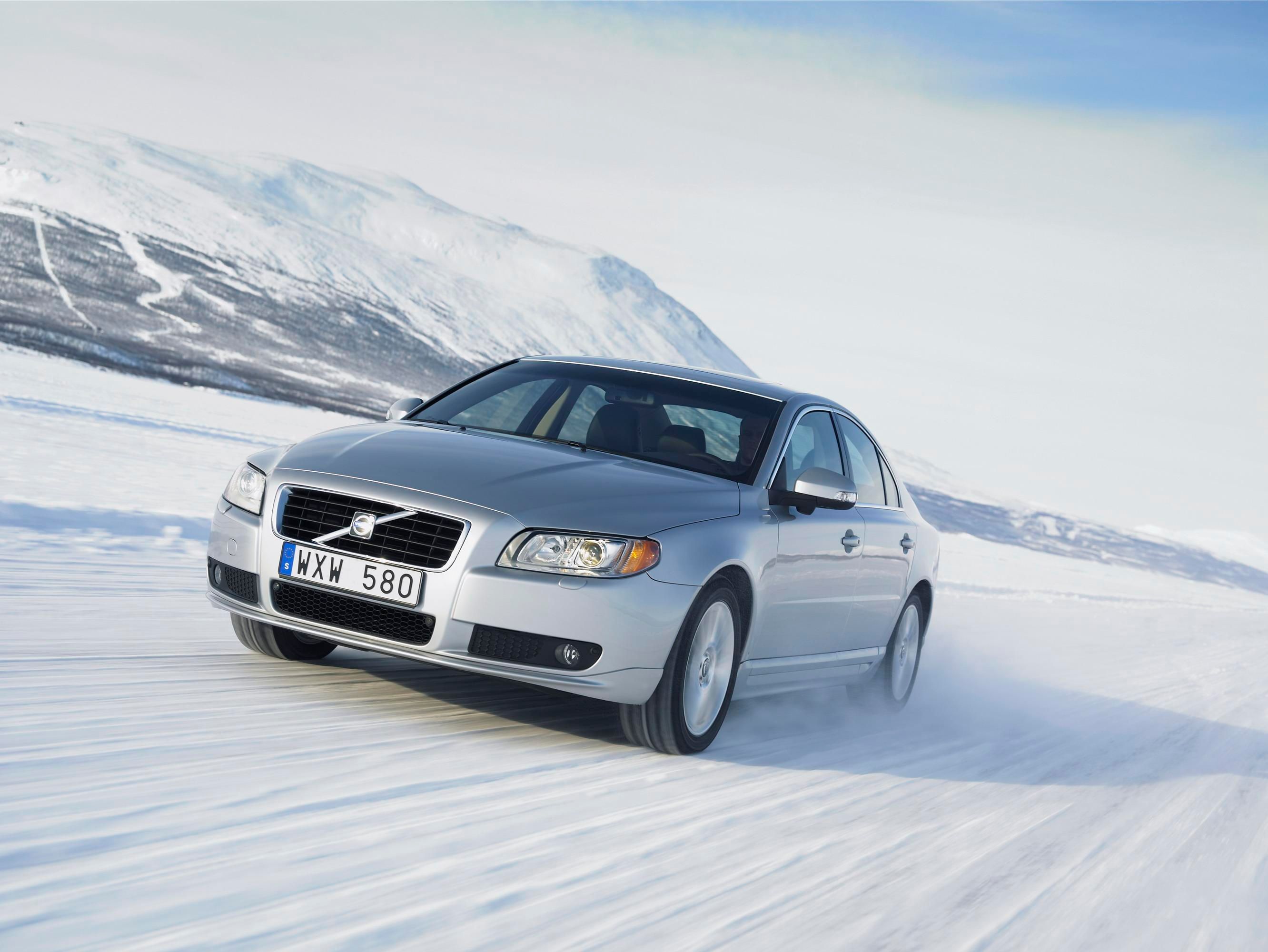 2008 Volvo XC70 and S80 Winter Edition