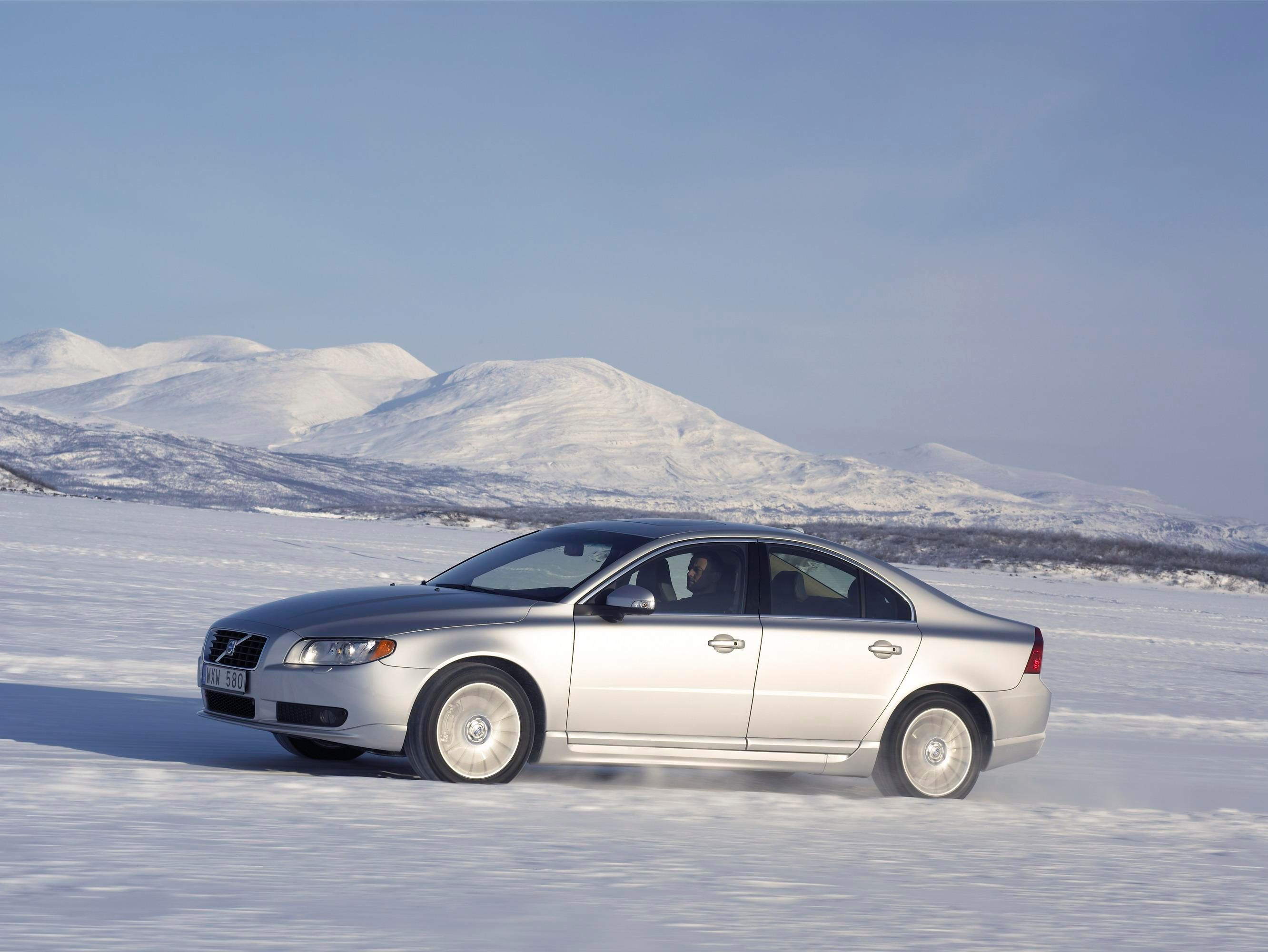 2008 Volvo XC70 and S80 Winter Edition