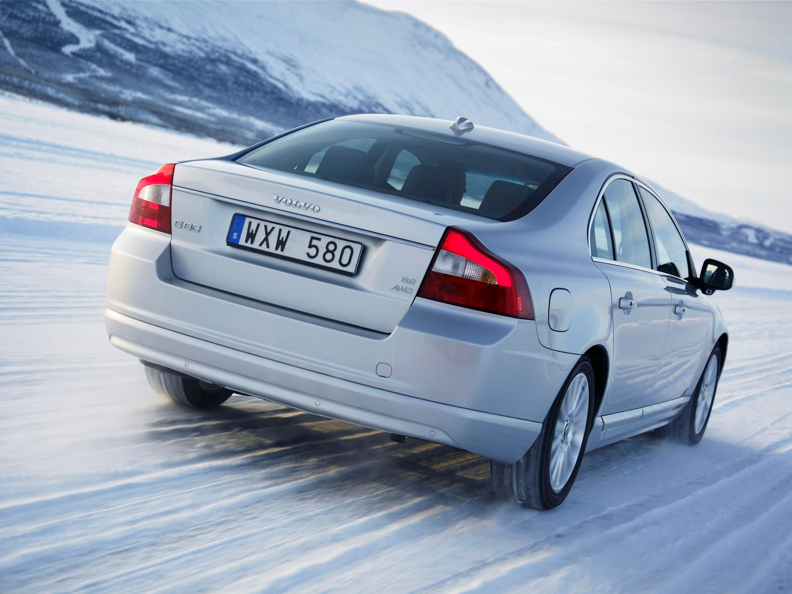 2008 Volvo XC70 and S80 Winter Edition