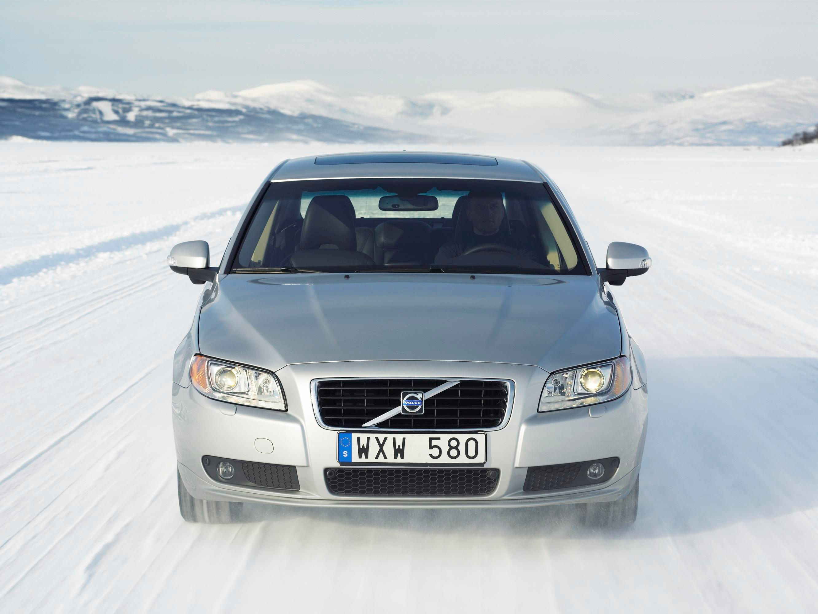 2008 Volvo XC70 and S80 Winter Edition