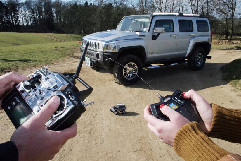 Full-size remote control Hummer H3