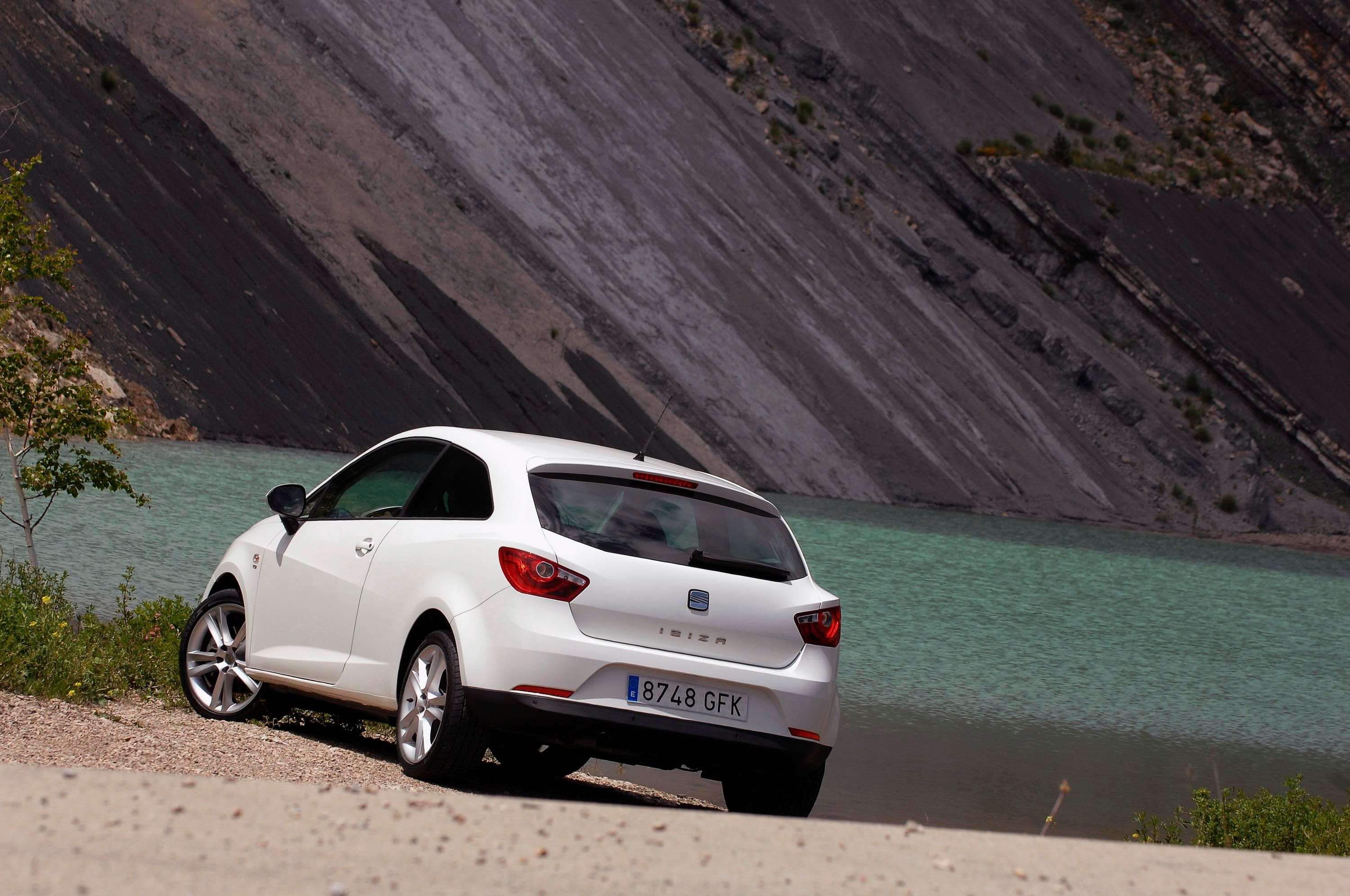 Produktbild von Original Peugeot Scheinwerferwaschdüse Links 6438AS Online Kaufen
