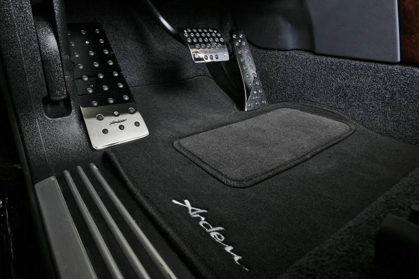 Arden AR7 Highlander based on the Range Rover