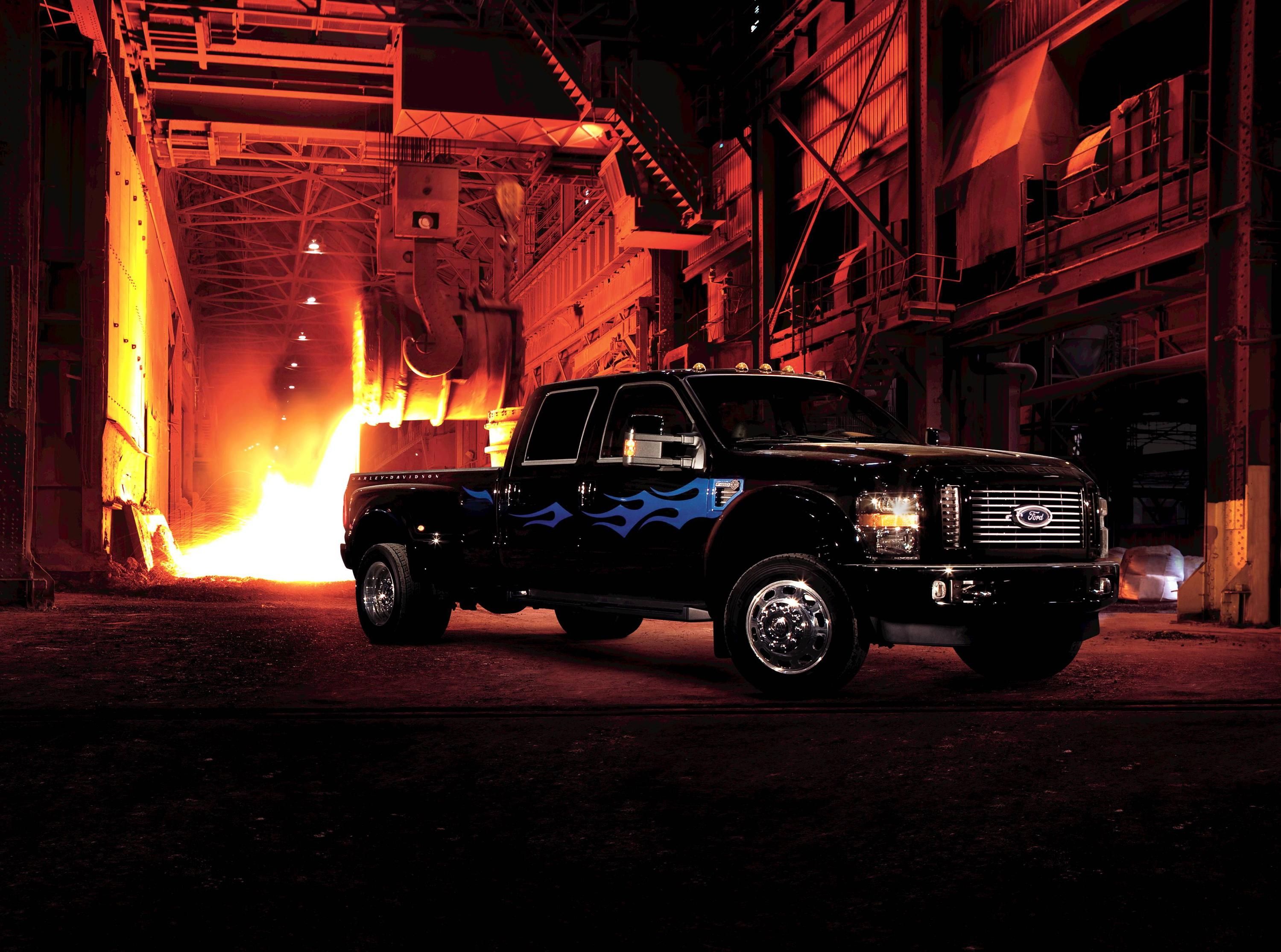 2009 Ford Harley-Davidson F-450 and Cabela's FX4