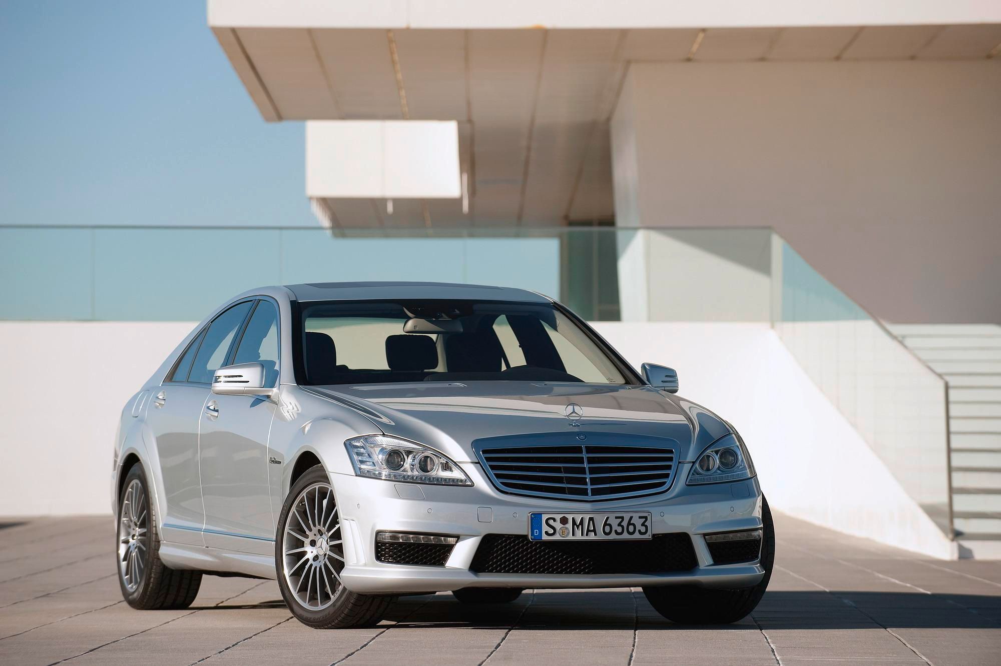 2009 Mercedes S 63 AMG and S 65 AMG
