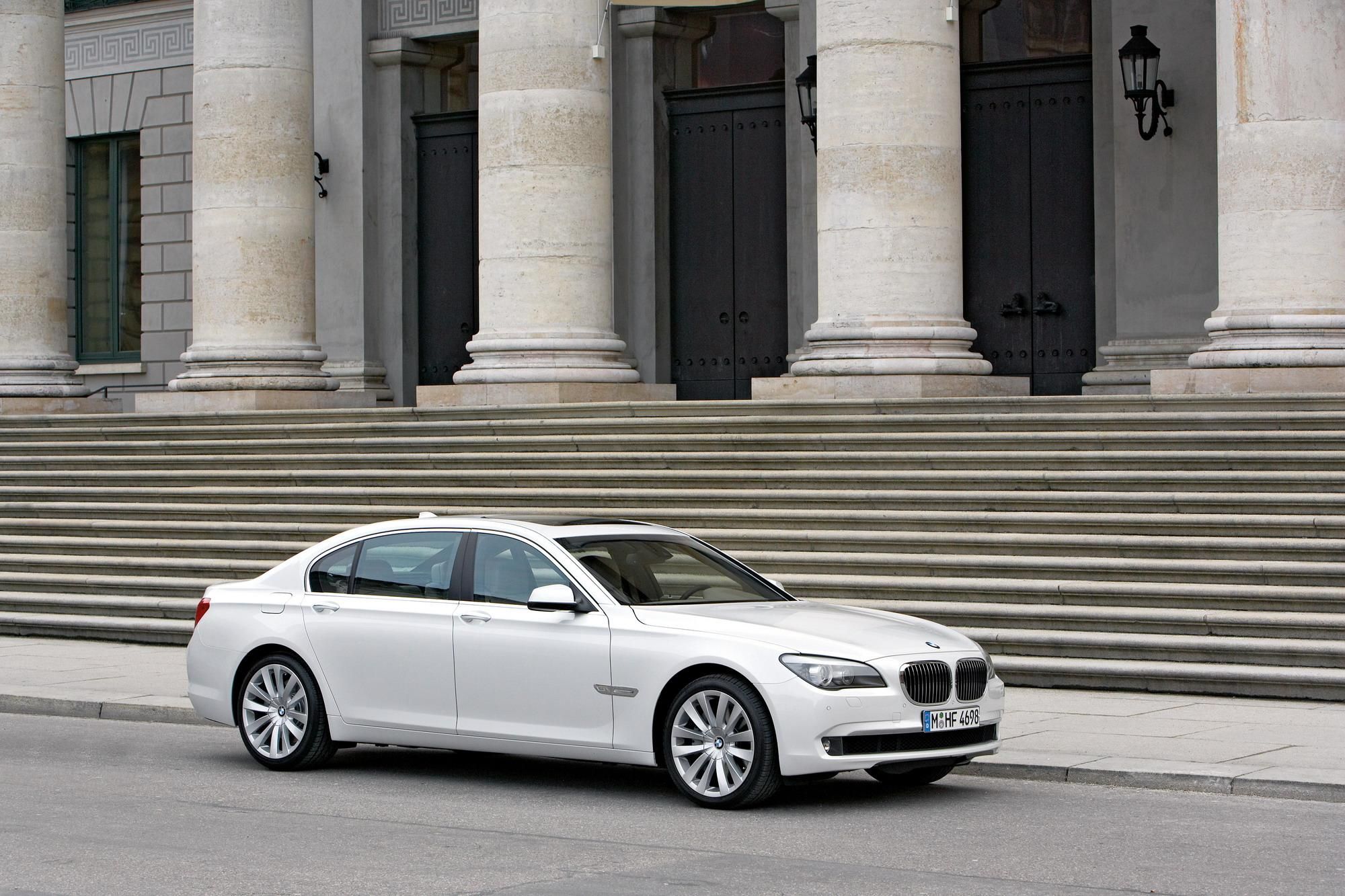 2010 BMW 760i and 760Li