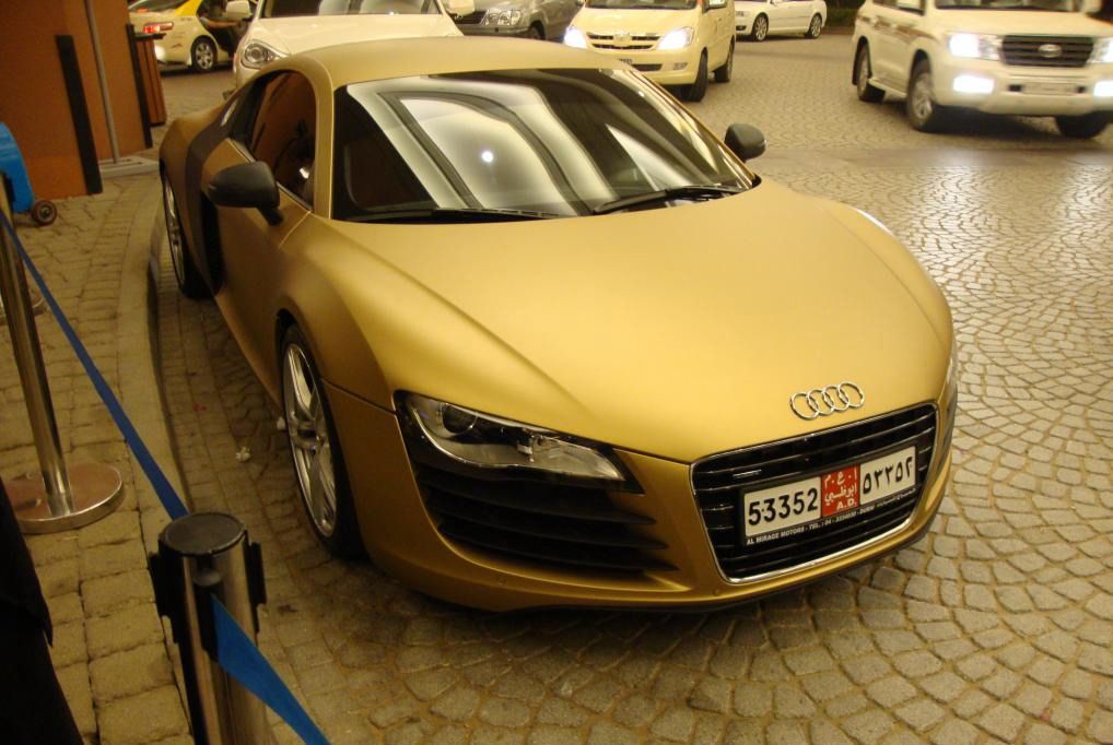 audi r8 золотая