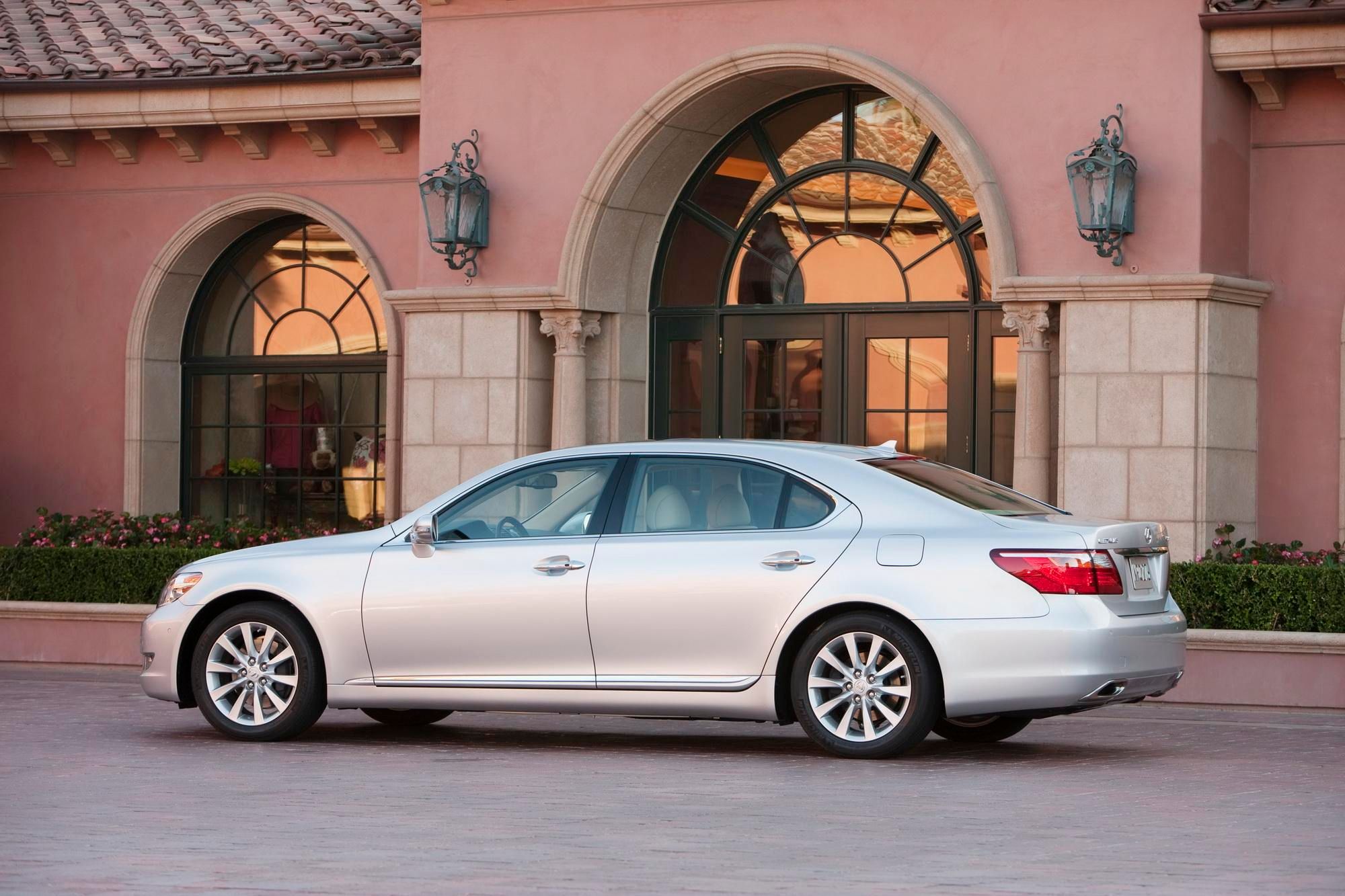 2010 Lexus LS 460 