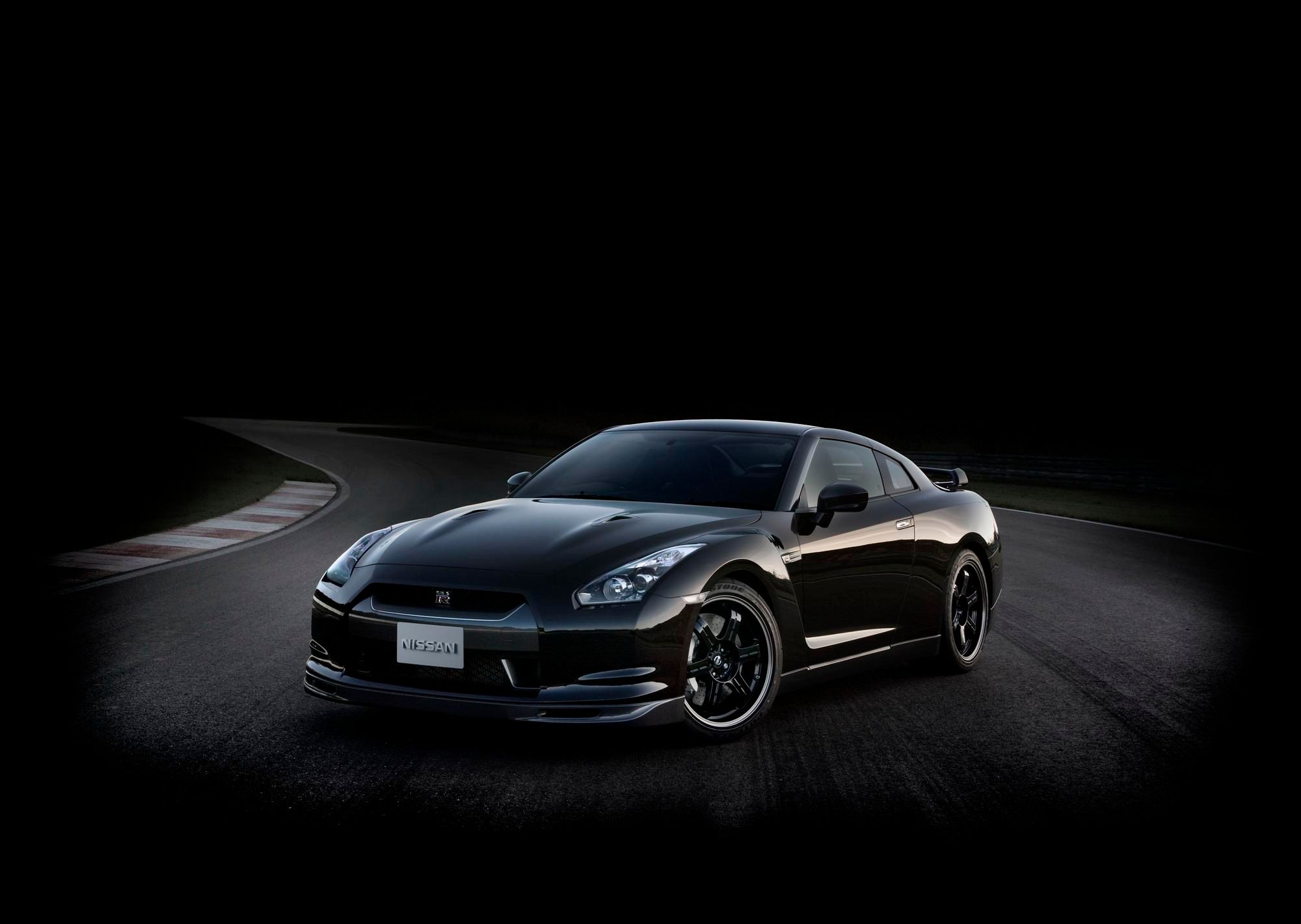 2011 Nissan GT-R New-Spec