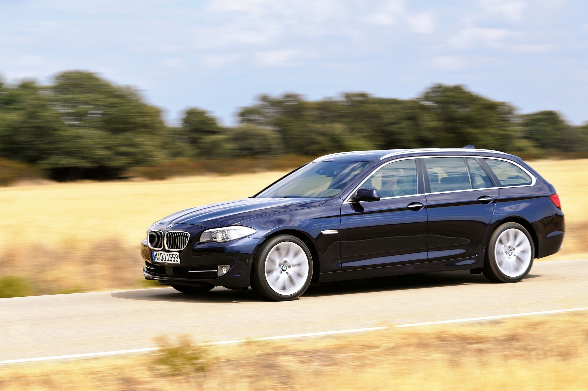 2012 F11 BMW 520D Touring M Sport Goes for a Drive - Modern