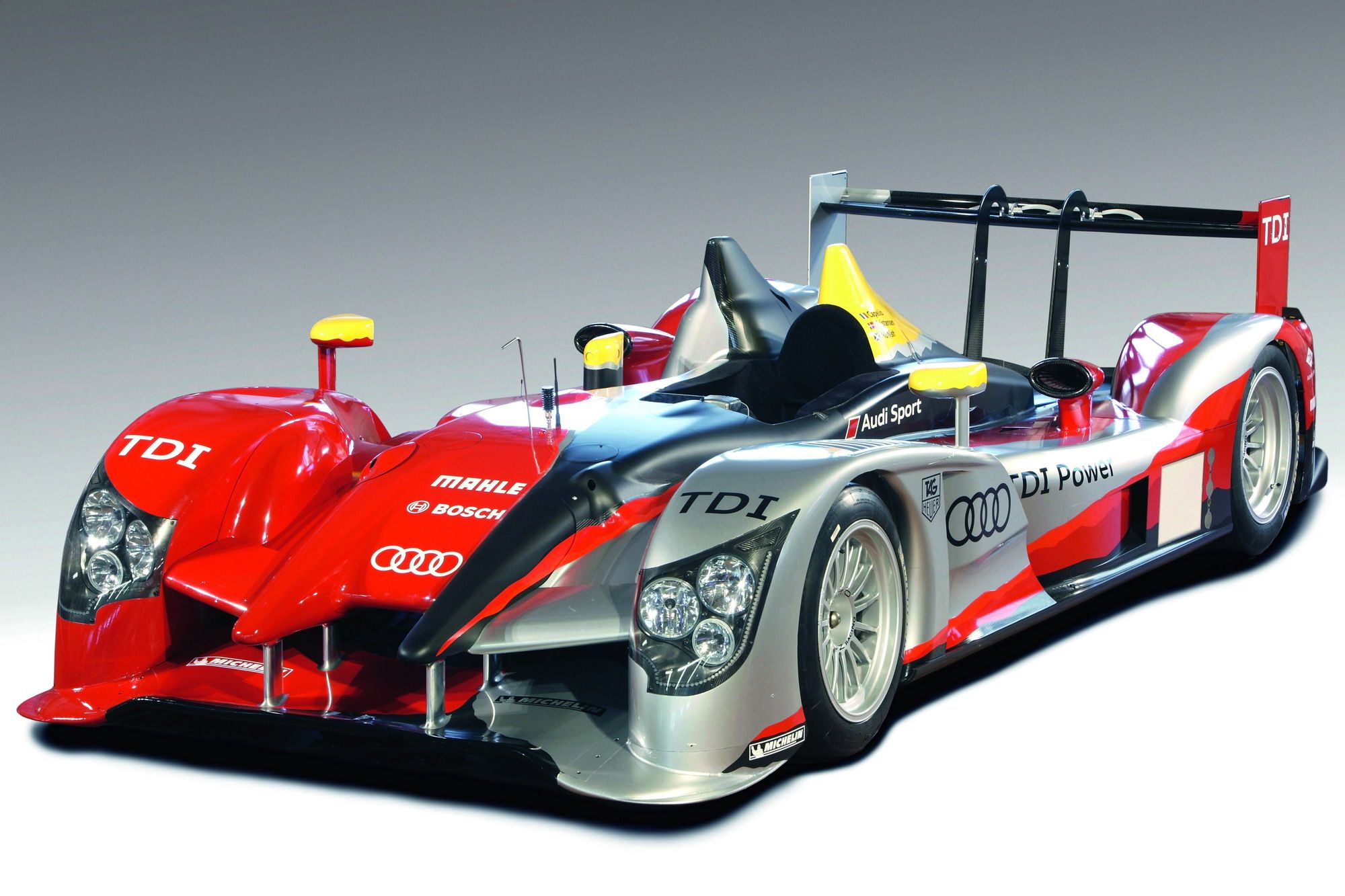 2010 Audi R15 TDI diesel race sports car 