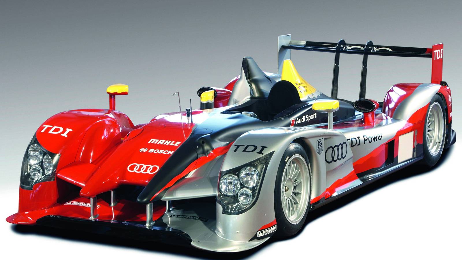 Audi R15 plus wins its race debut