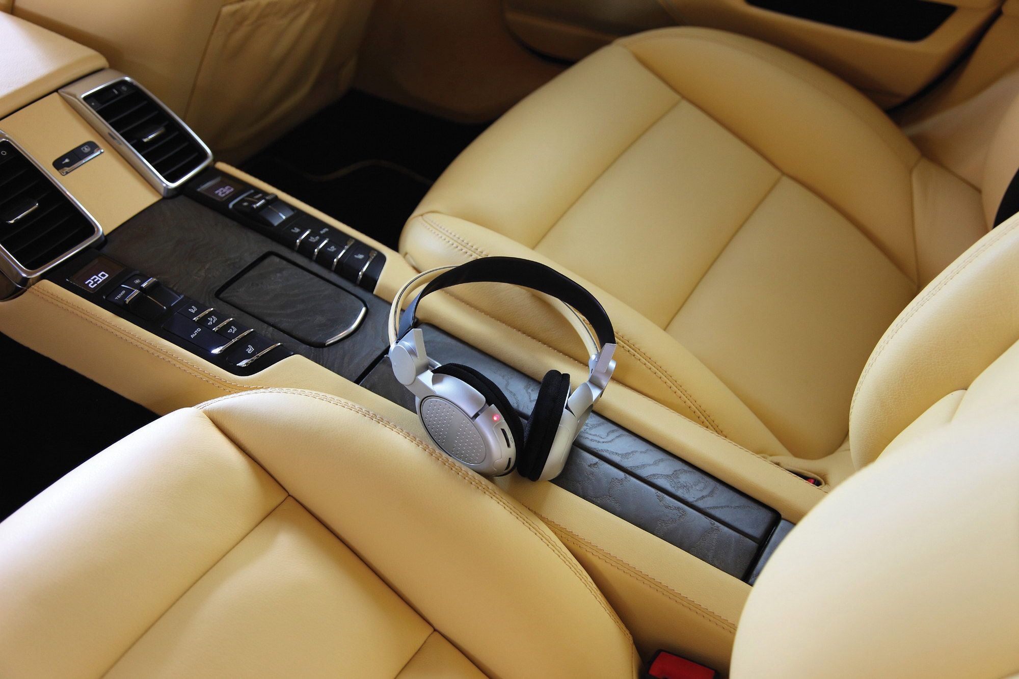 2010 Porsche Panamera Entertainment & Comfort Edition by TechArt