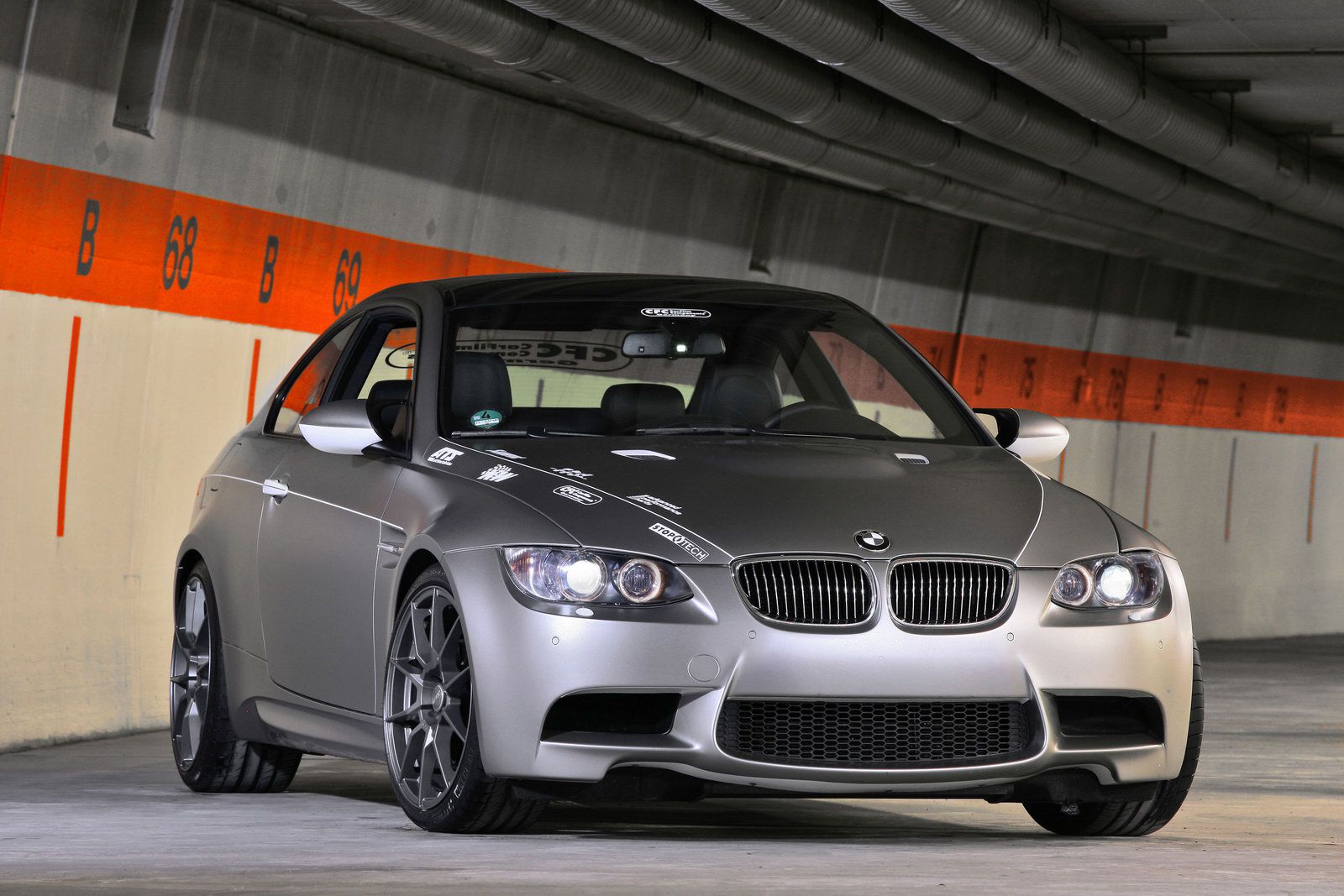 BMW e92 розовый