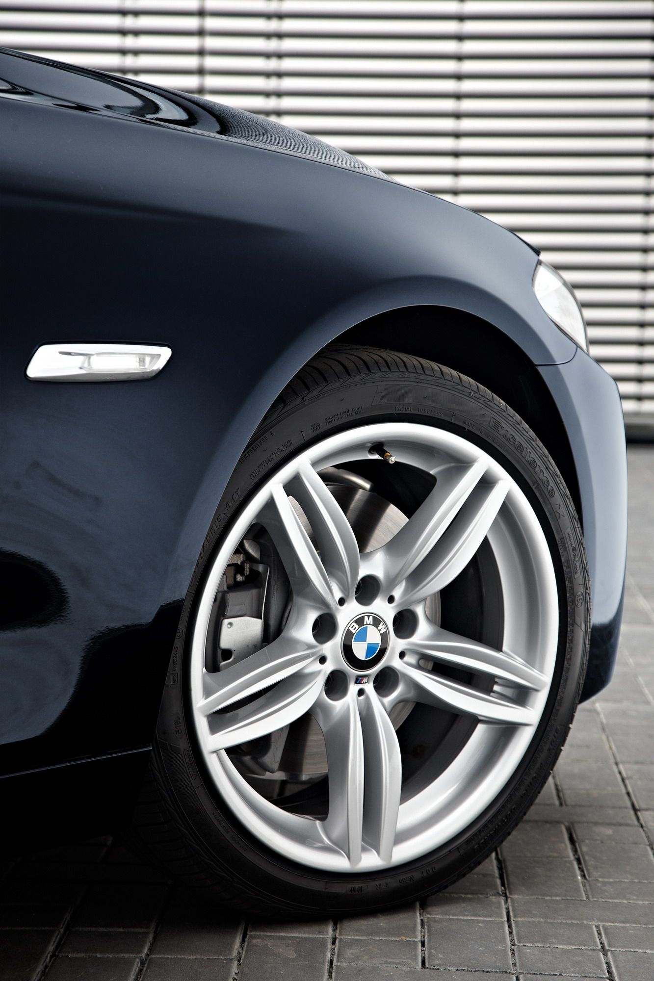 2011 BMW 5-Series sedan M-Sport package