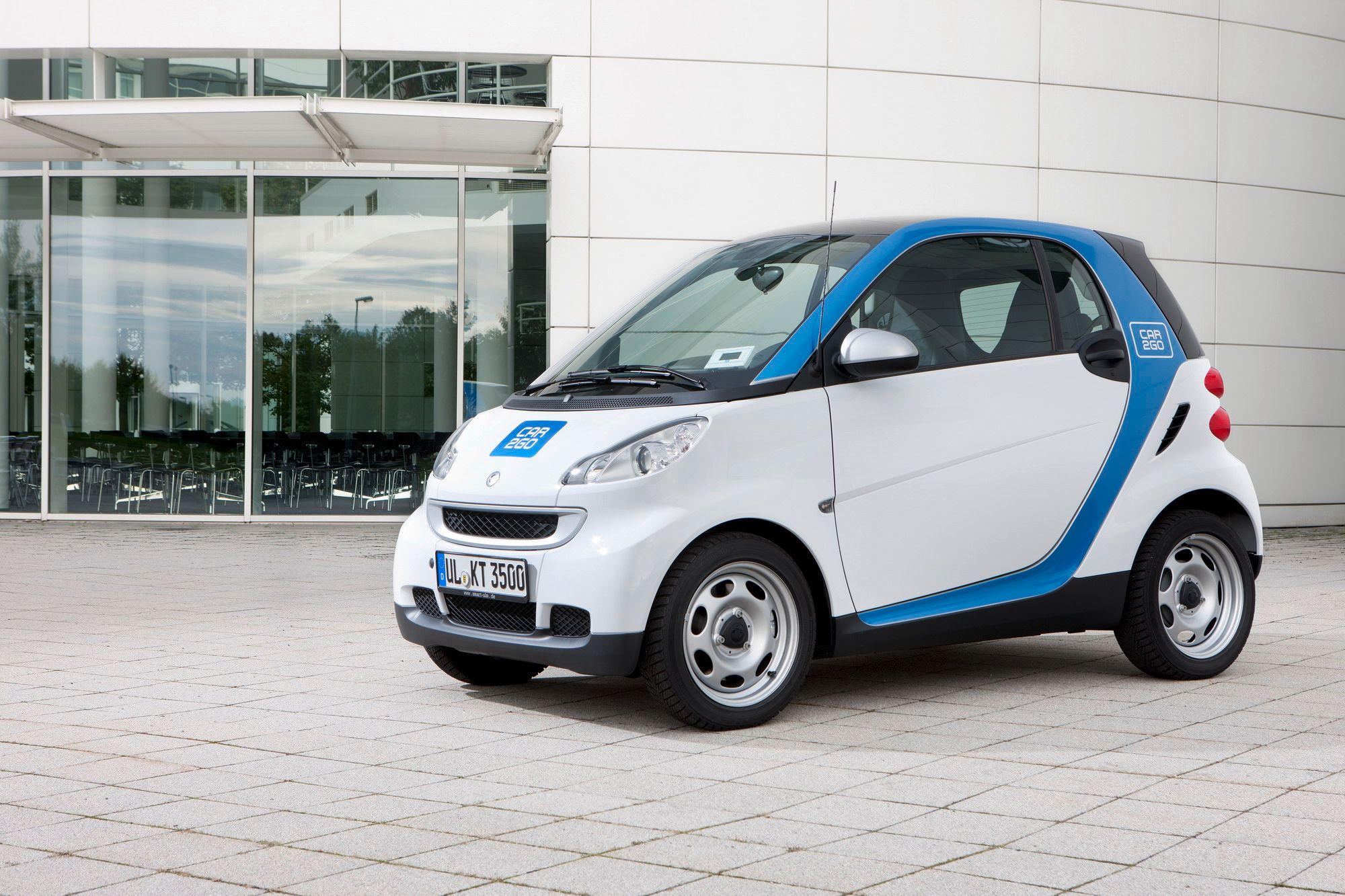 2011 Smart Car2Go edition with solar roof