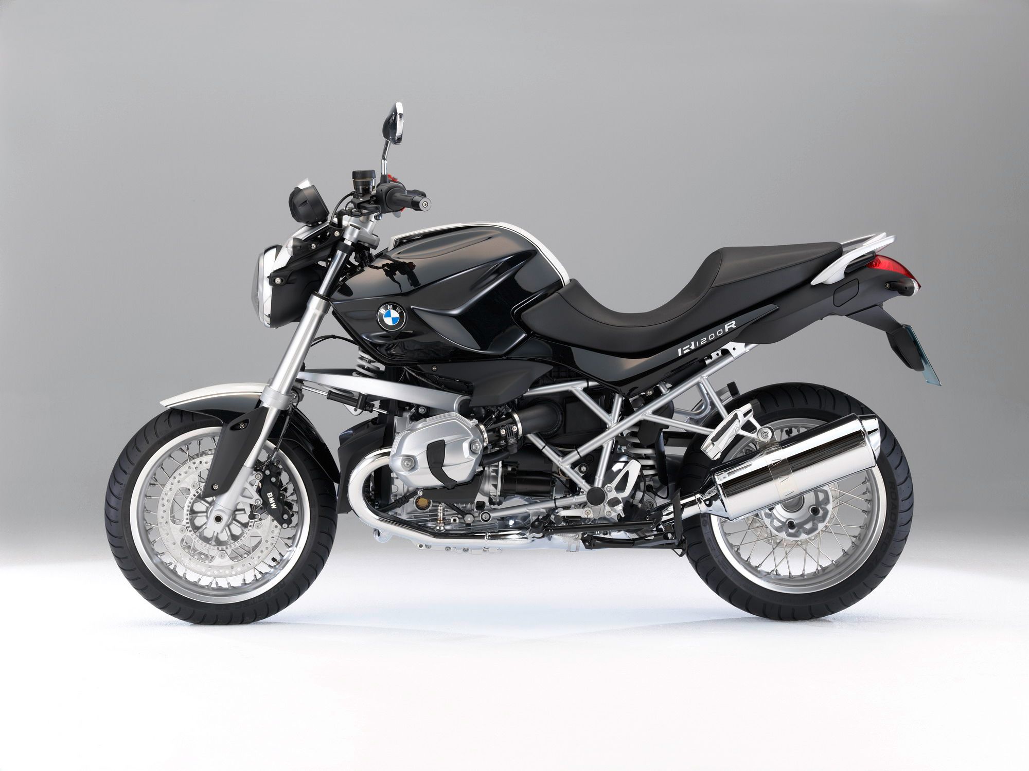 2011 BMW R 1200 R and R 1200 R Classic