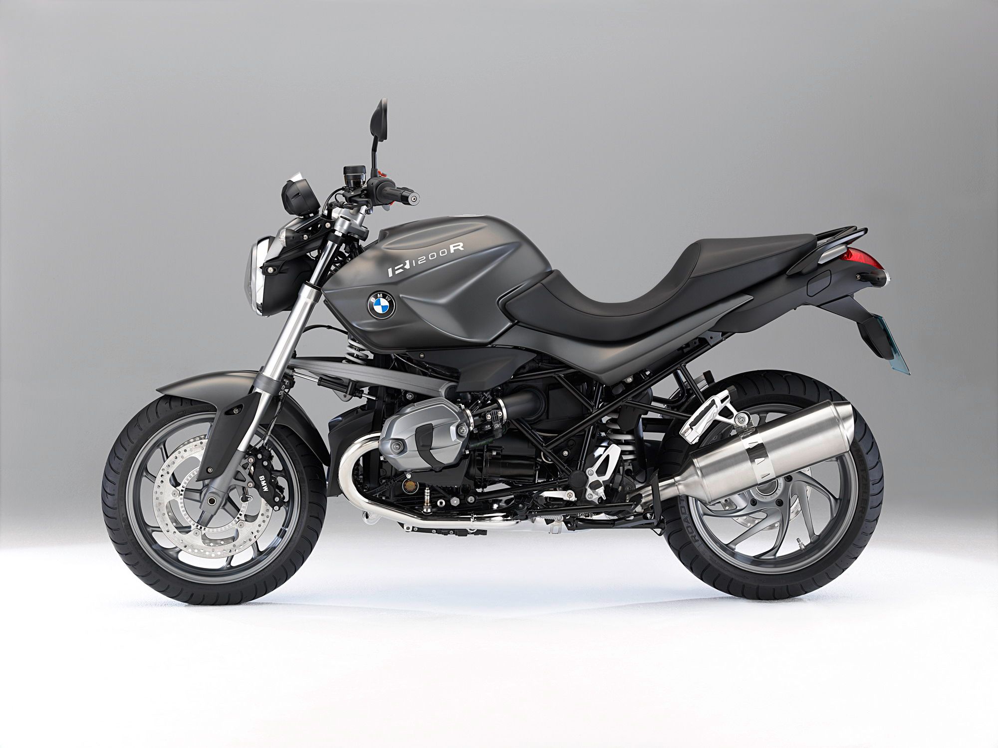 2011 BMW R 1200 R and R 1200 R Classic
