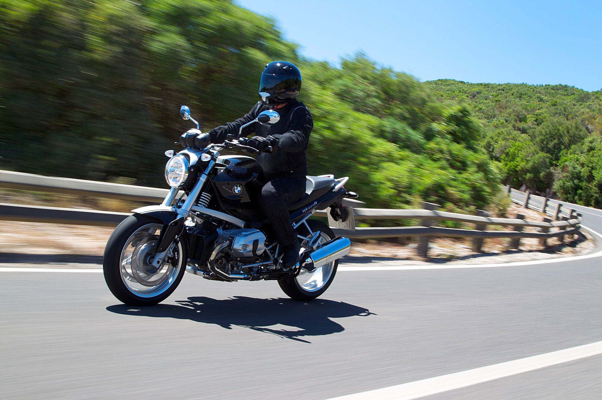 2011 BMW R 1200 R and R 1200 R Classic